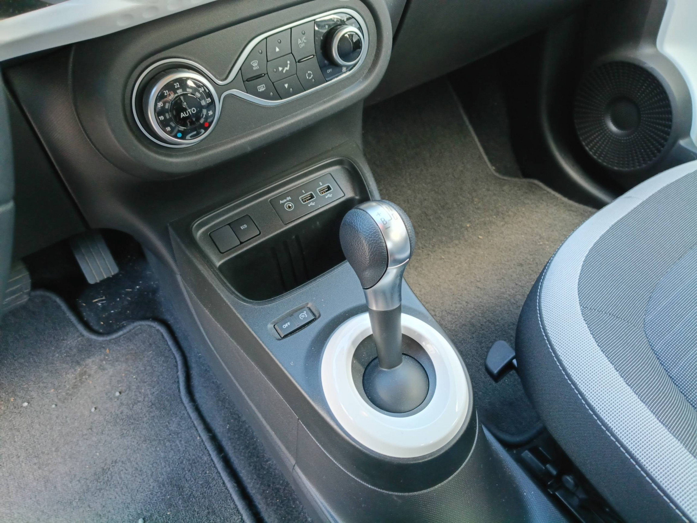 Vente en ligne Renault Twingo Electrique Twingo III E-Tech au prix de 14 990 €