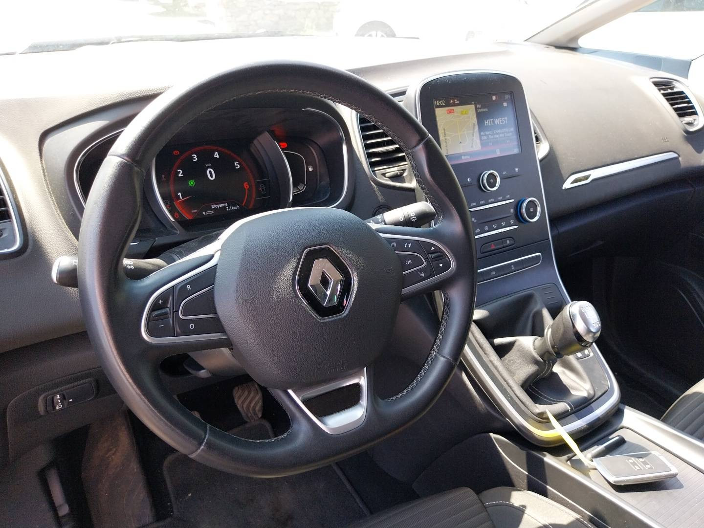 Vente en ligne Renault Grand Scenic 4 Grand Scenic TCe 140 au prix de 19 590 €