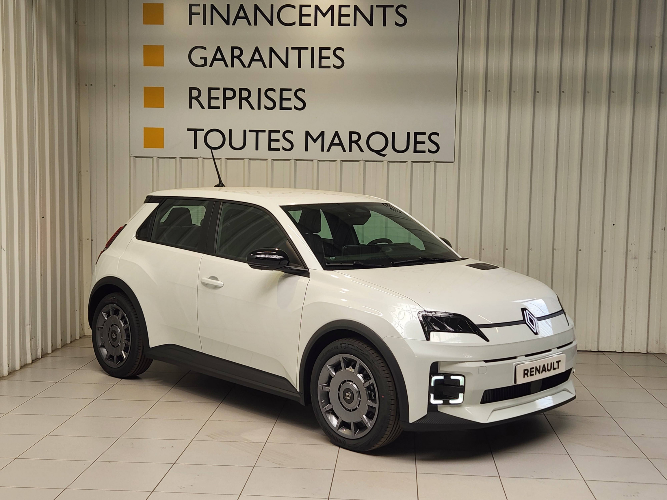 Vente en ligne Renault R5 E-Tech  120 ch autonomie urbaine au prix de 27 690 €