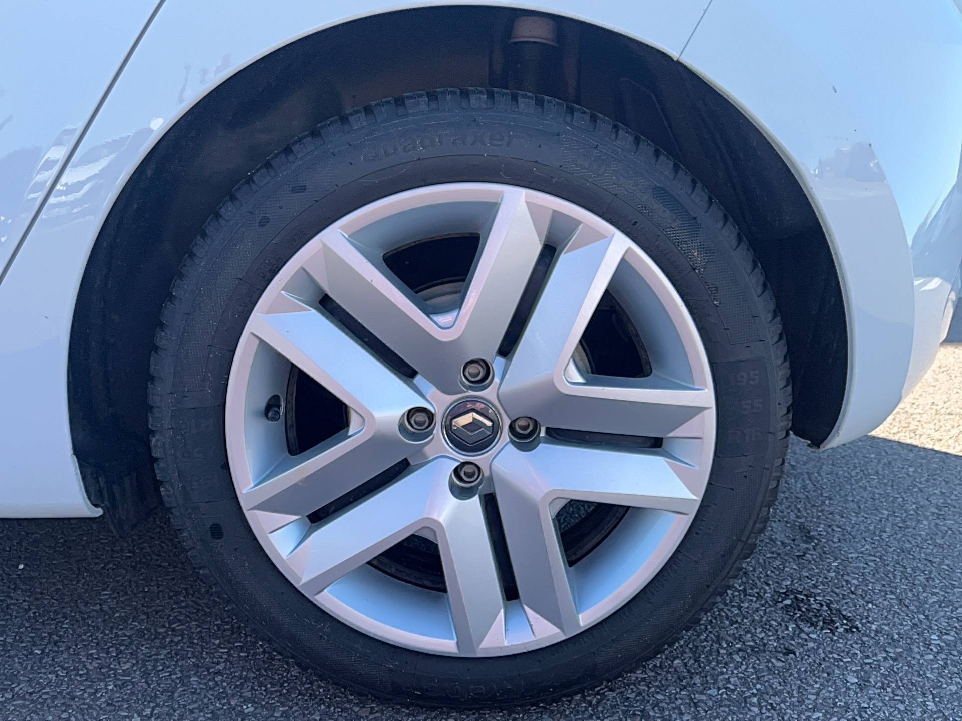 Vente en ligne Renault Clio 5 Clio E-Tech 140 - 21N au prix de 15 491 €