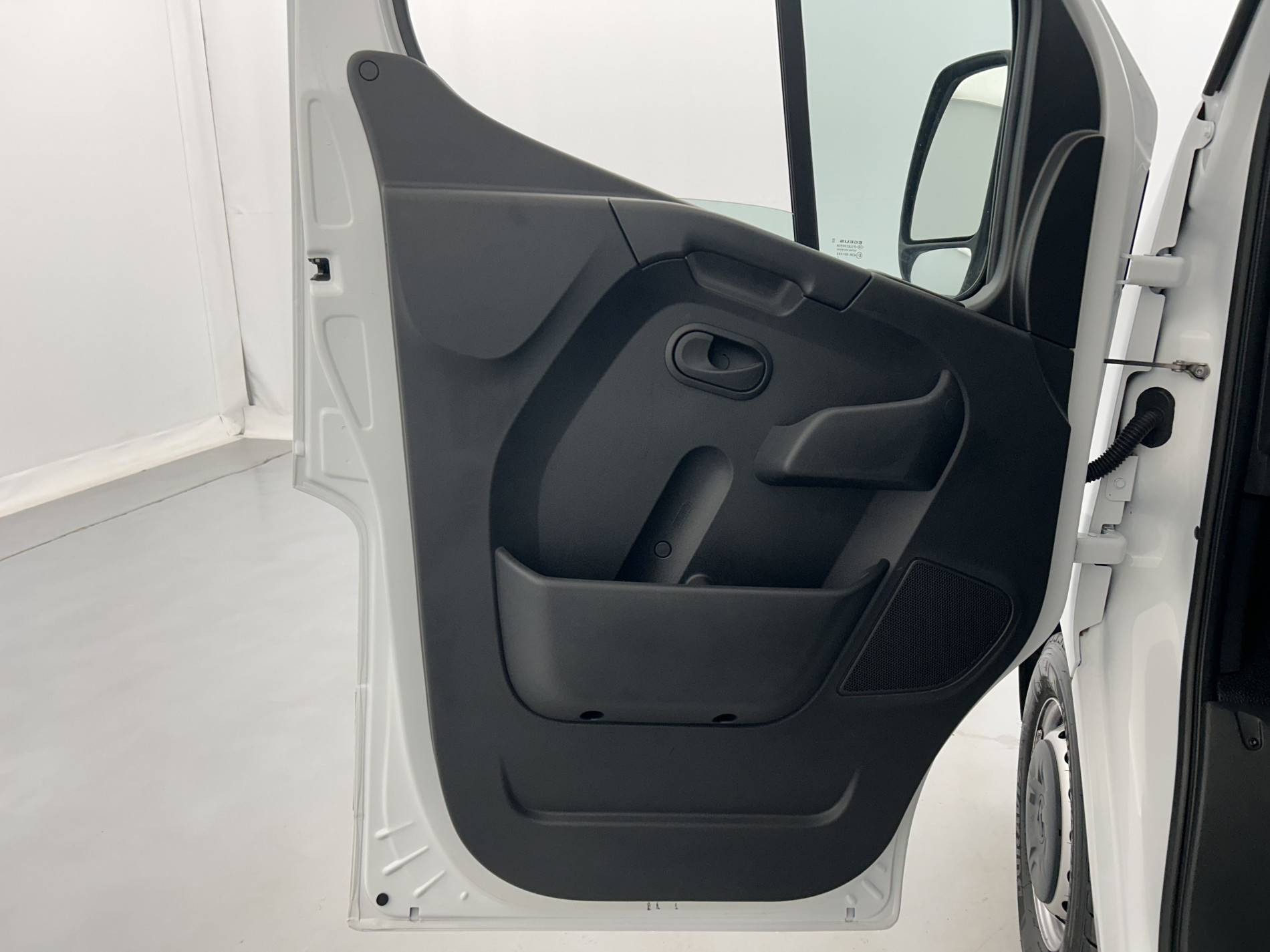 Vente en ligne Renault Master Fourgon MASTER FGN TRAC F3500 L2H2 BLUE DCI 135 au prix de 26 990 €