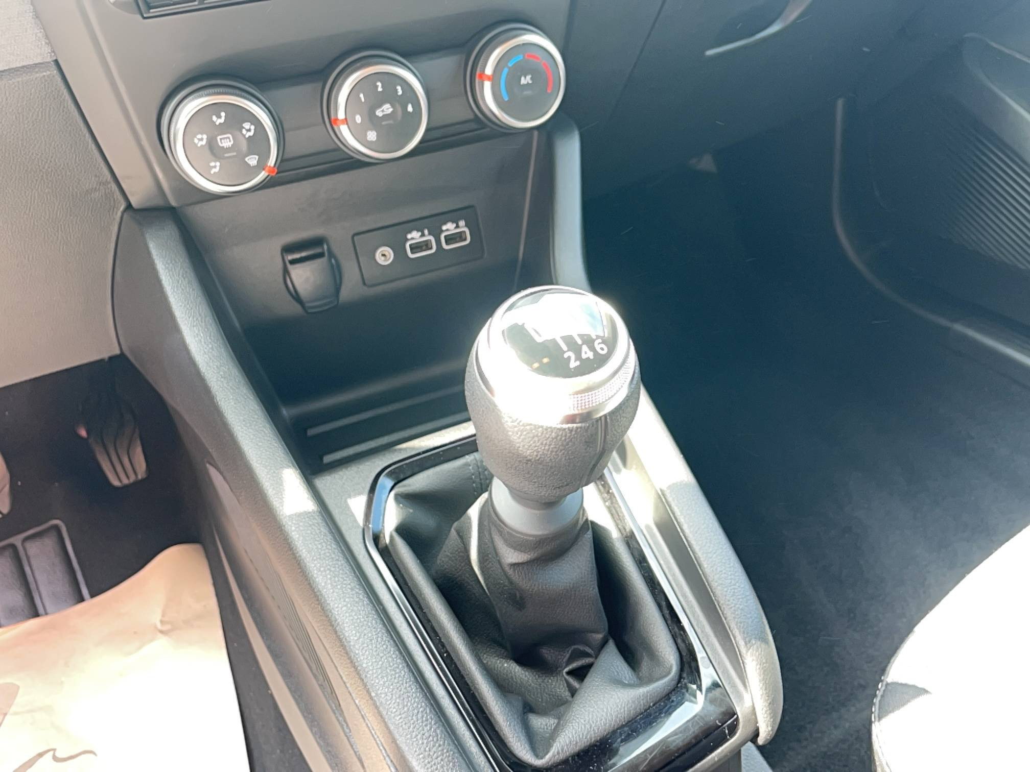 Vente en ligne Renault Clio 5 Clio TCe 90 au prix de 15 990 €