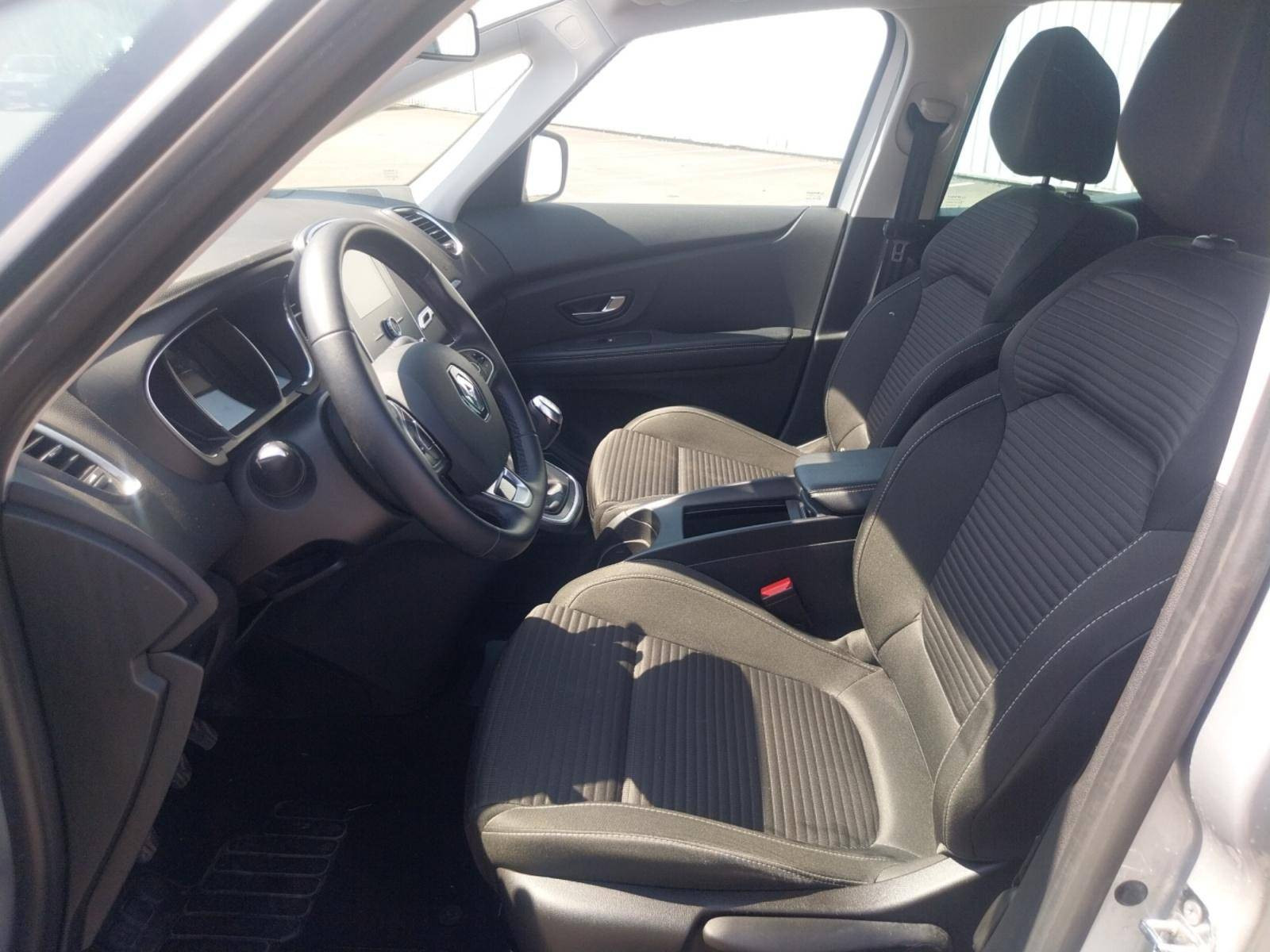 Vente en ligne Renault Grand Scenic 4 Grand Scenic TCe 140 au prix de 20 650 €