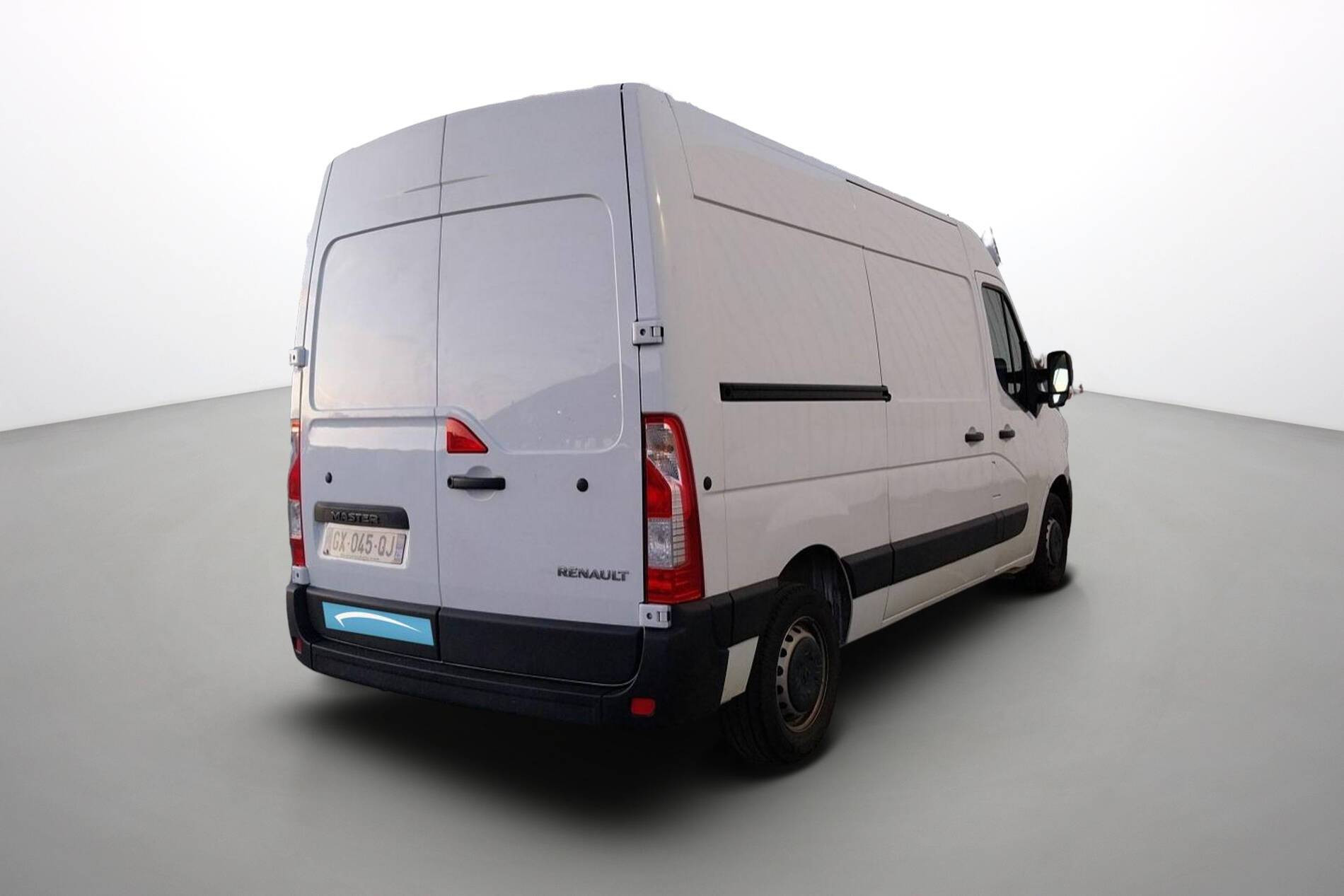 Vente en ligne Renault Master Fourgon MASTER FGN TRAC F3500 L2H2 BLUE DCI 135 au prix de 27 990 €