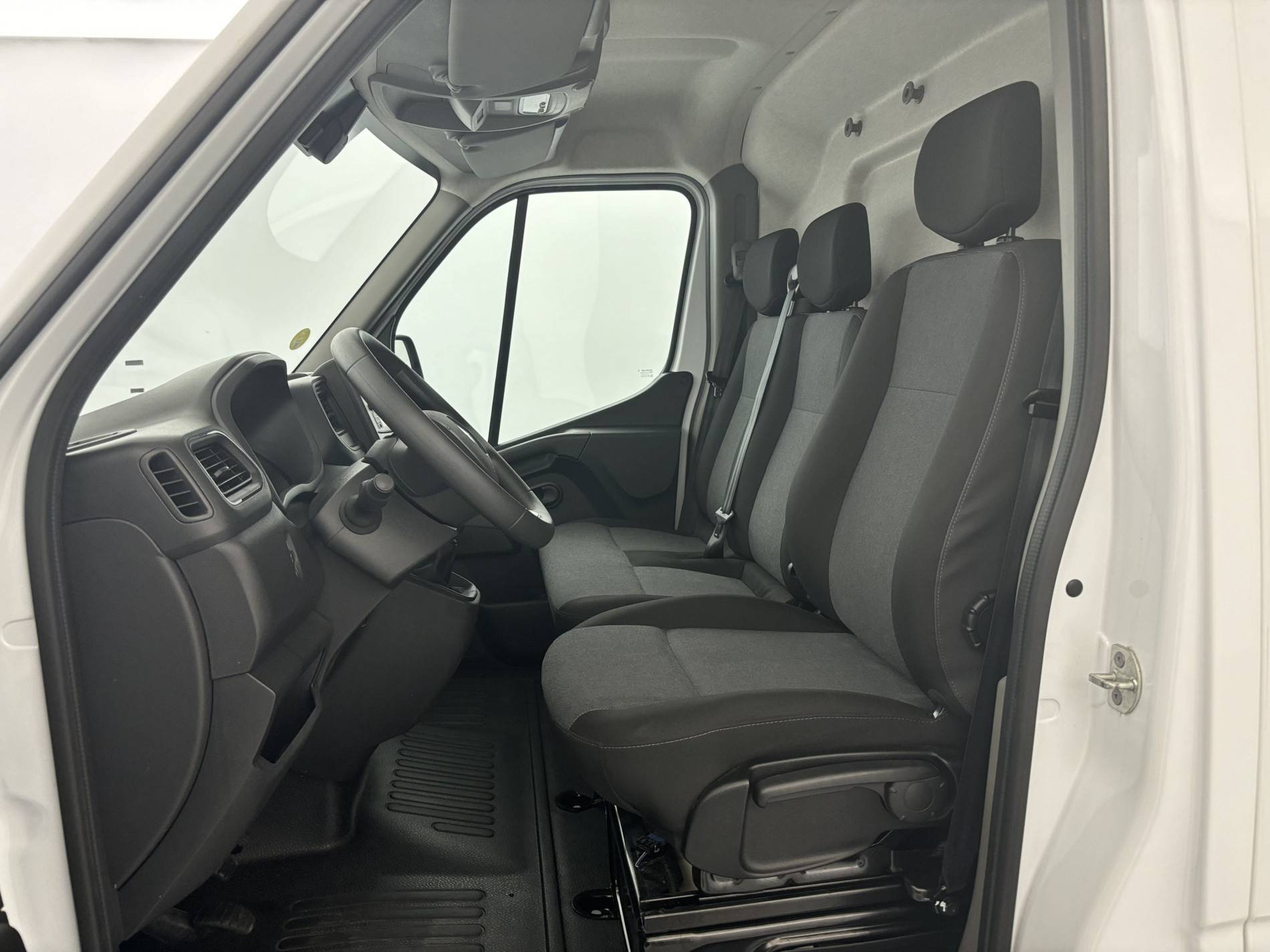 Vente en ligne Renault Master Fourgon MASTER FGN TRAC F3500 L3H3 BLUE DCI 135 au prix de 28 500 €