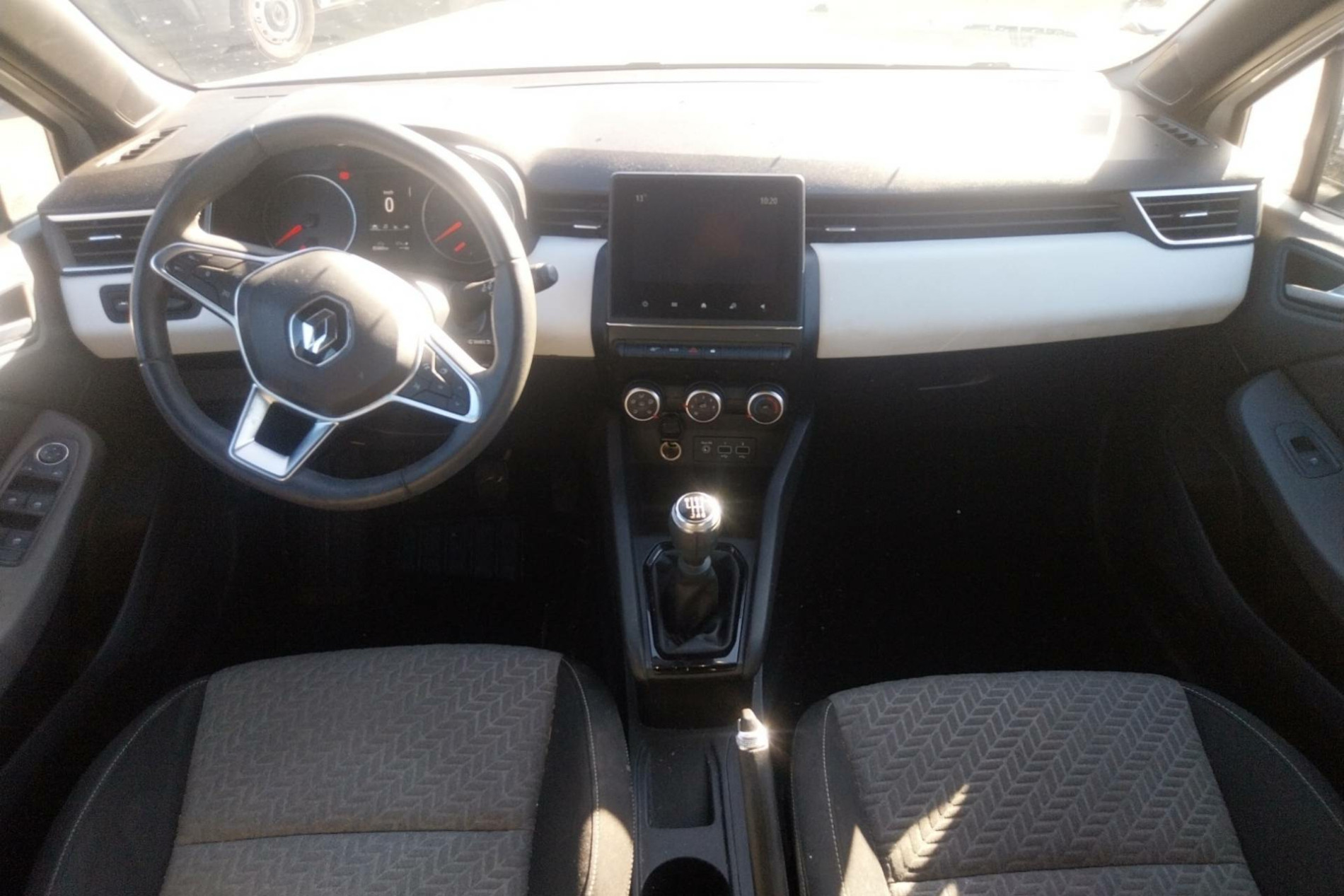 Vente en ligne Renault Clio 5 Clio TCe 90 - 21 au prix de 11 990 €