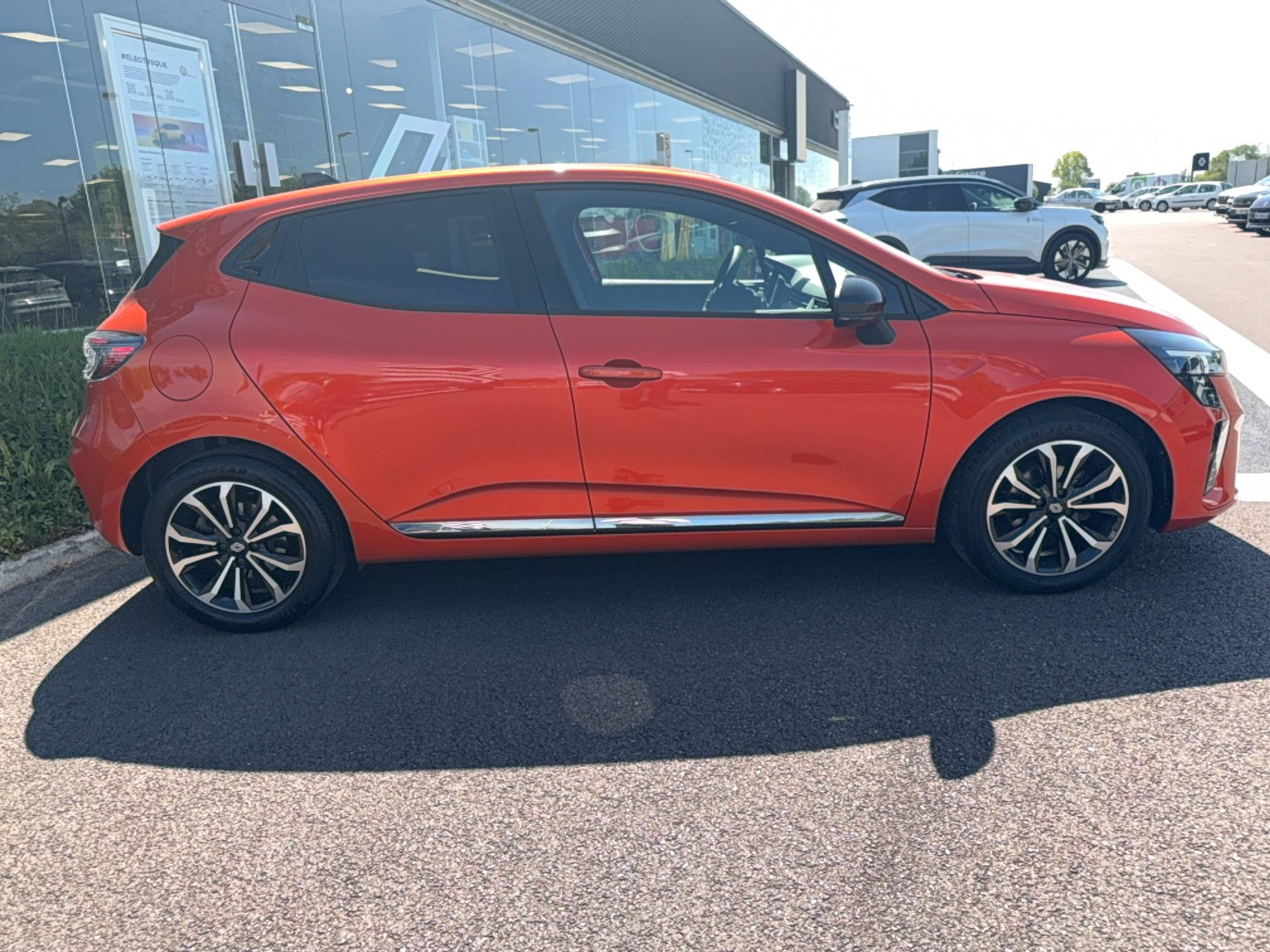 Vente en ligne Renault Clio 5 Clio TCe 90 au prix de 15 990 €