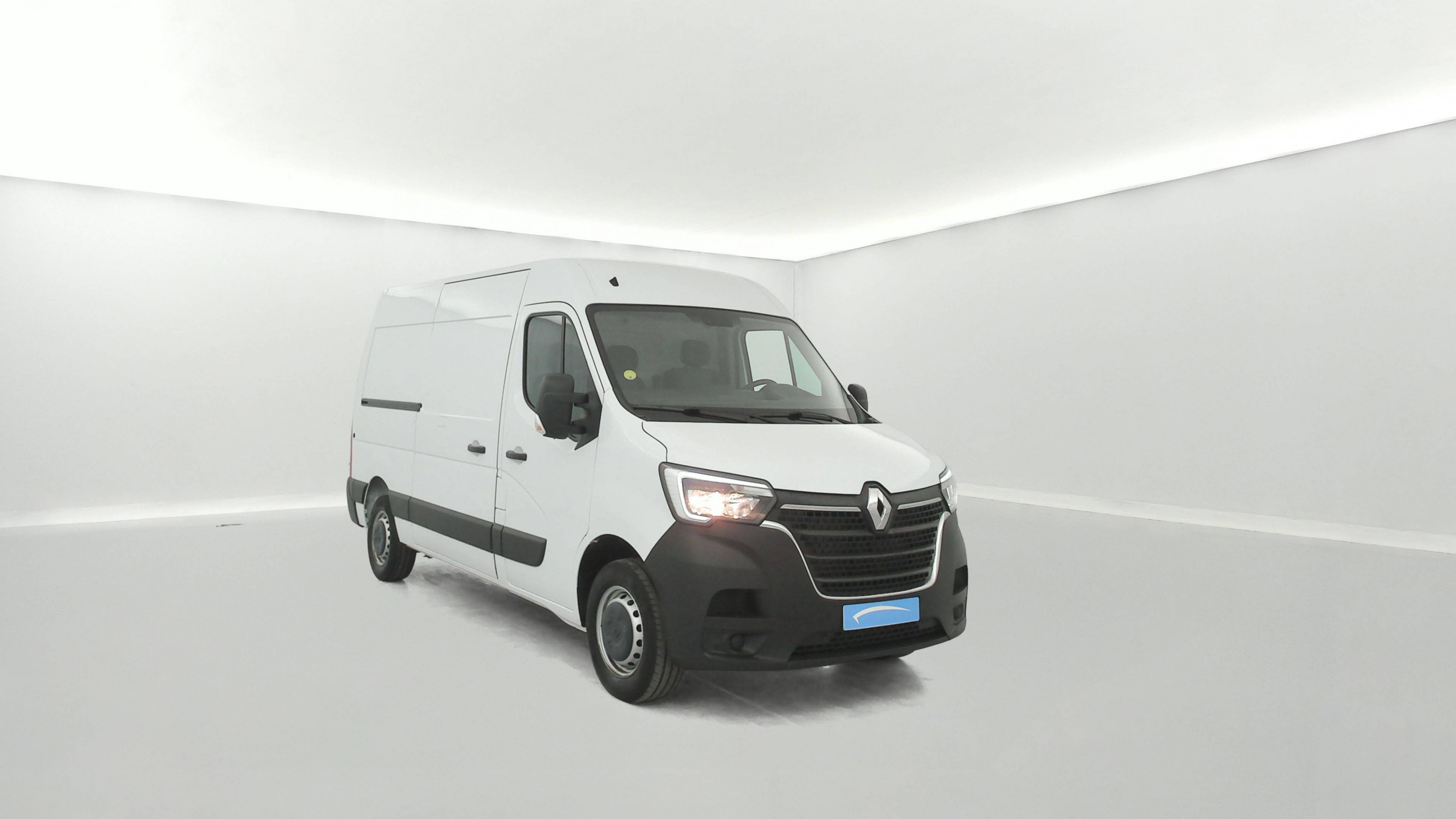Vente en ligne Renault Master Fourgon MASTER FGN TRAC F3500 L2H2 BLUE DCI 135 au prix de 23 990 €