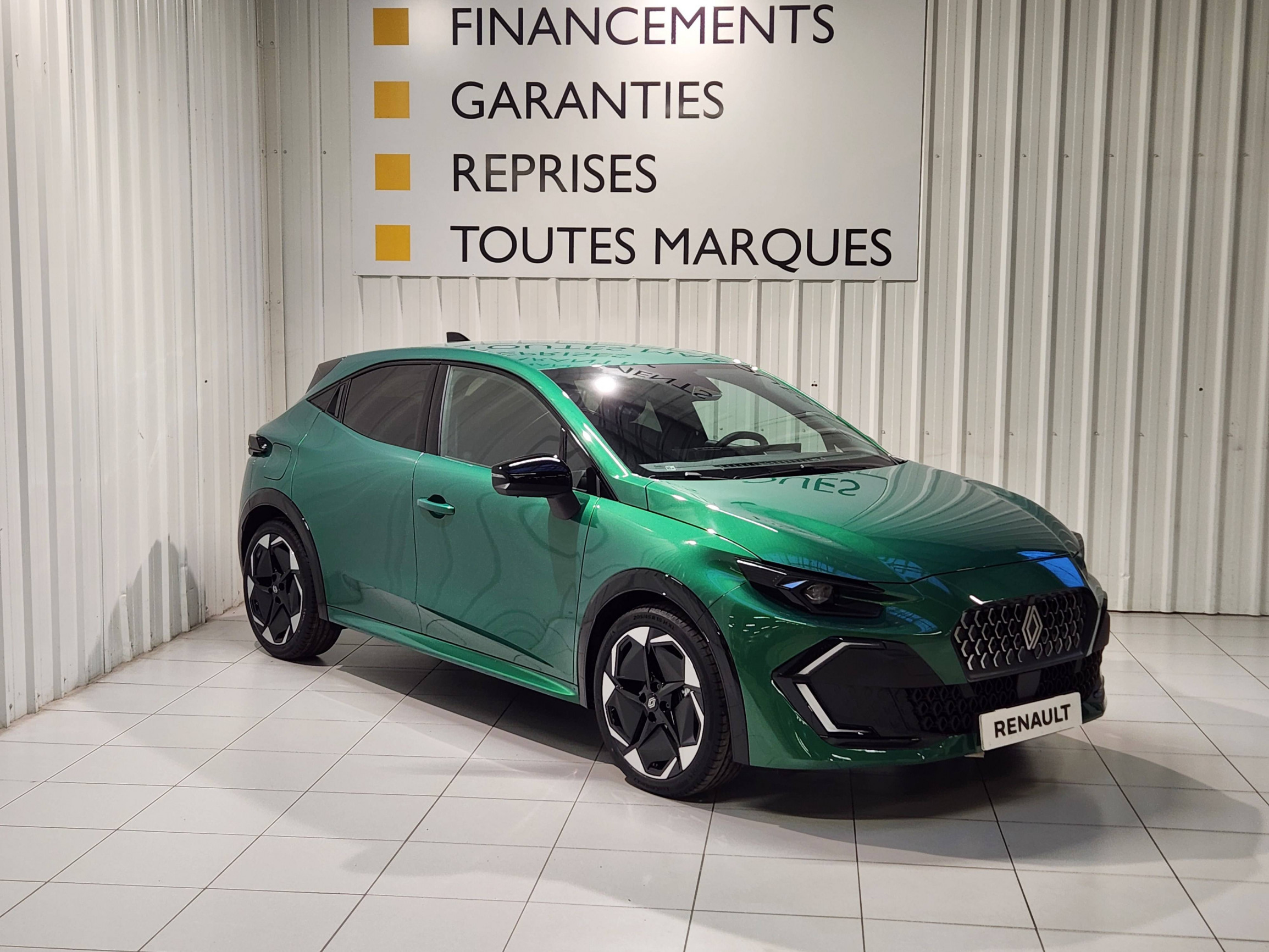 Vente en ligne Renault Clio 6 Clio E-Tech full hybrid 160 ch au prix de 25 890 €