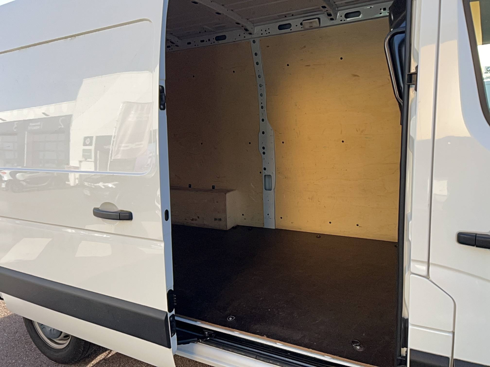 Vente en ligne Renault Master Fourgon MASTER FGN TRAC F3500 L2H2 BLUE DCI 135 au prix de 22 490 €