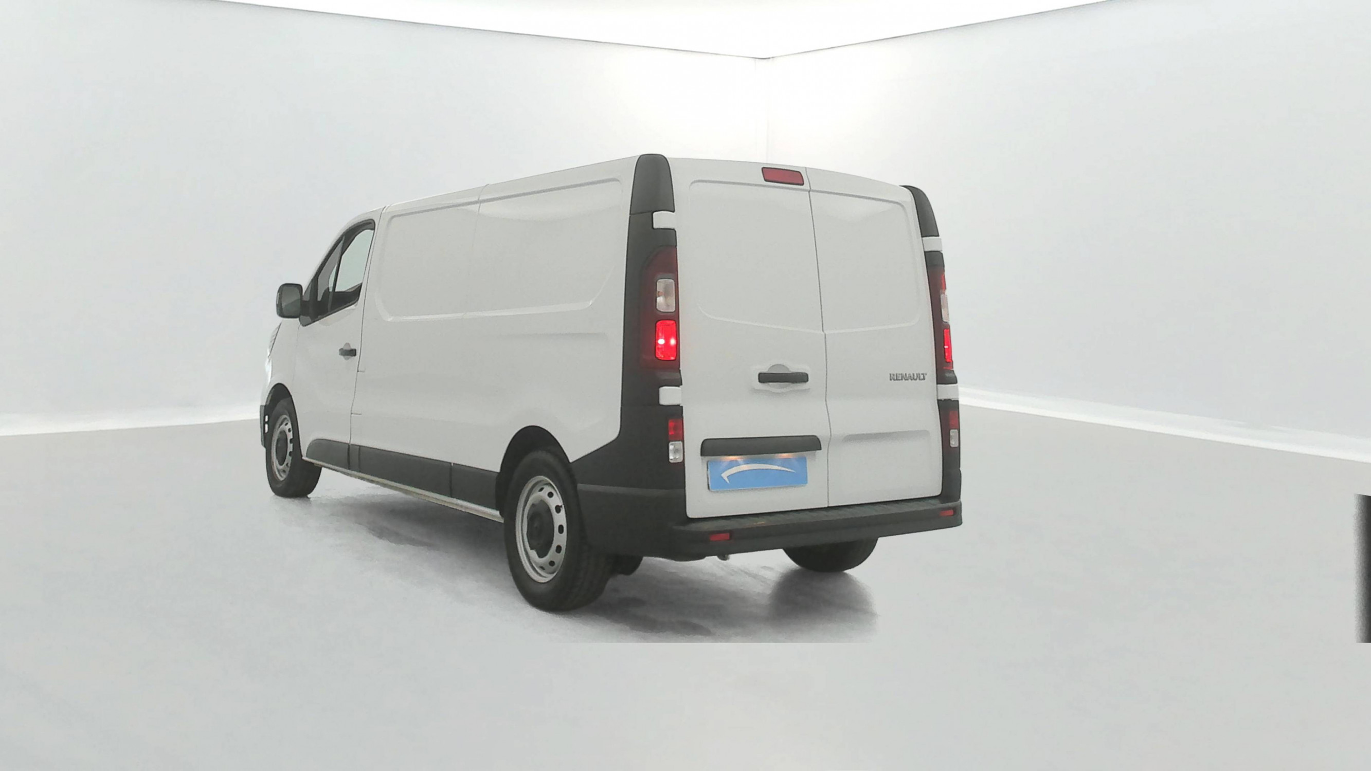 Vente en ligne Renault Trafic 3 Fourgon TRAFIC PC L2H1 3T BLUE DCI 150 au prix de 24 990 €