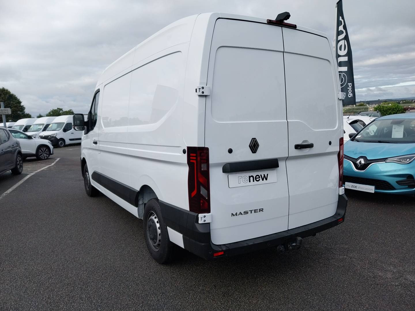 Vente en ligne Renault Master Fourgon MASTER FG BLUE DCI 130 L2H2 3T5 TR au prix de 30 990 €