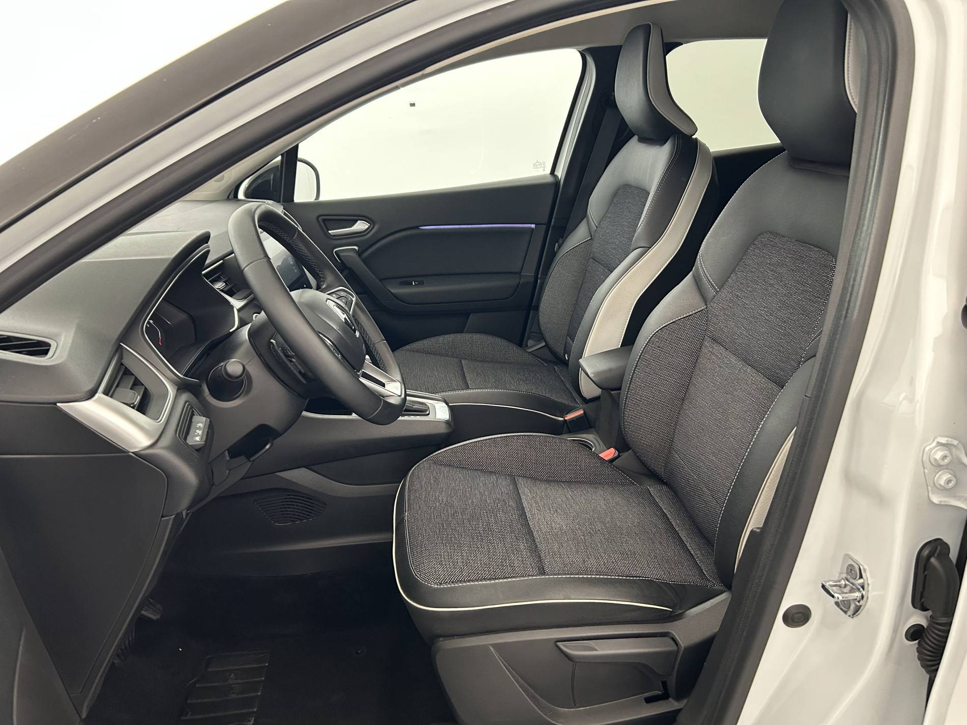 Vente en ligne Renault Captur  mild hybrid 160 EDC au prix de 19 990 €