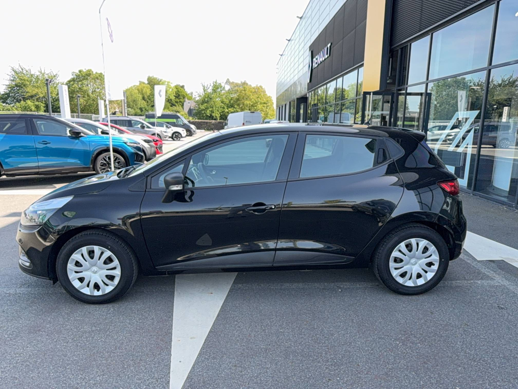 Vente en ligne Renault Clio 4 Clio 1.2 16V 75 au prix de 10 590 €