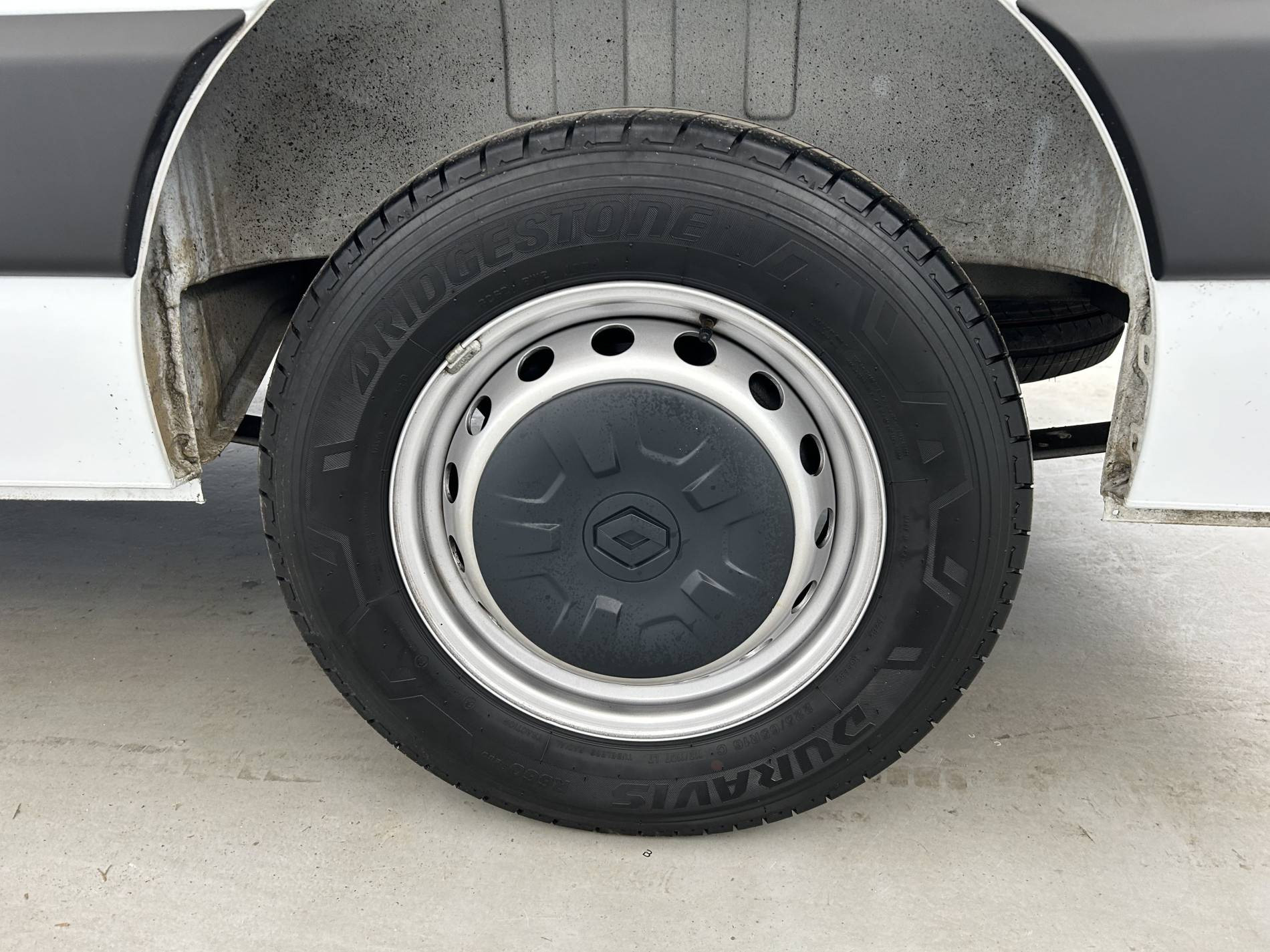 Vente en ligne Renault Master Fourgon MASTER FGN TRAC F3500 L2H2 BLUE DCI 135 au prix de 27 990 €