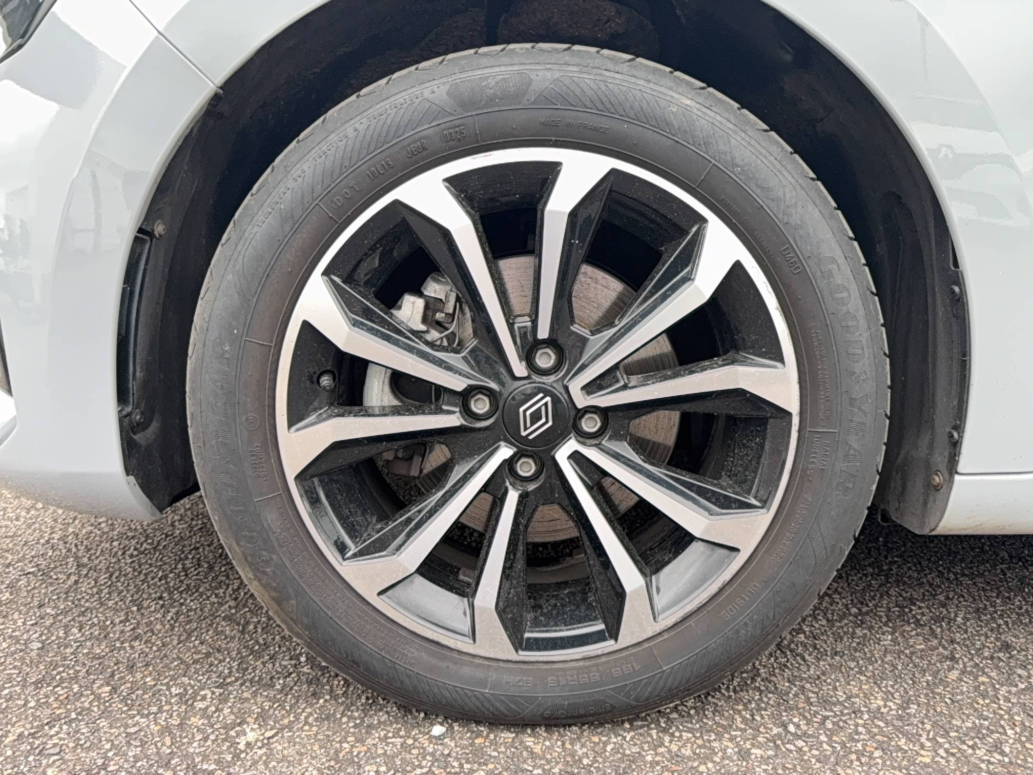 Vente en ligne Renault Clio 5 Clio E-Tech full hybrid 145 au prix de 18 490 €