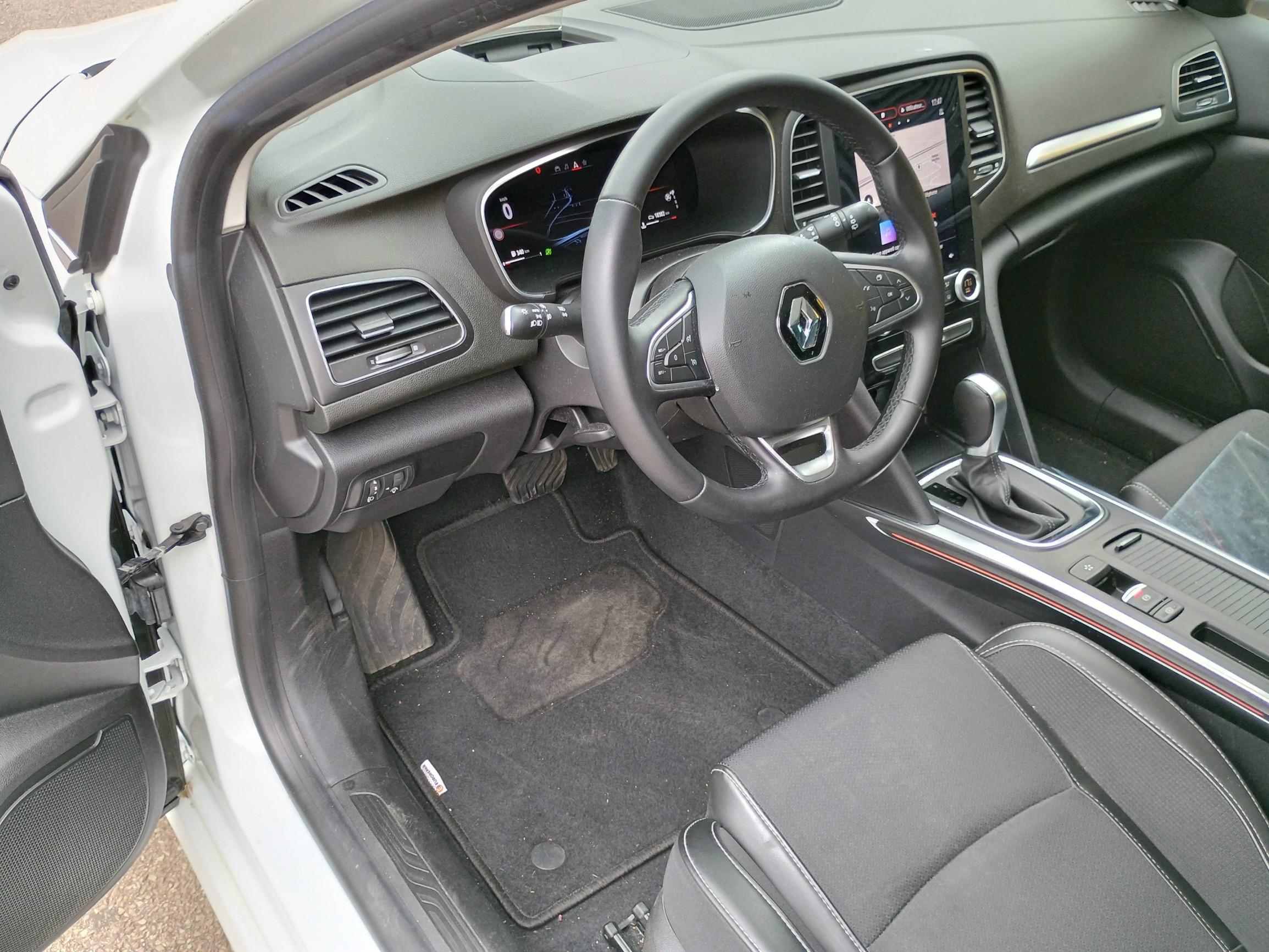 Vente en ligne Renault Megane 4  TCe 140 EDC au prix de 20 991 €