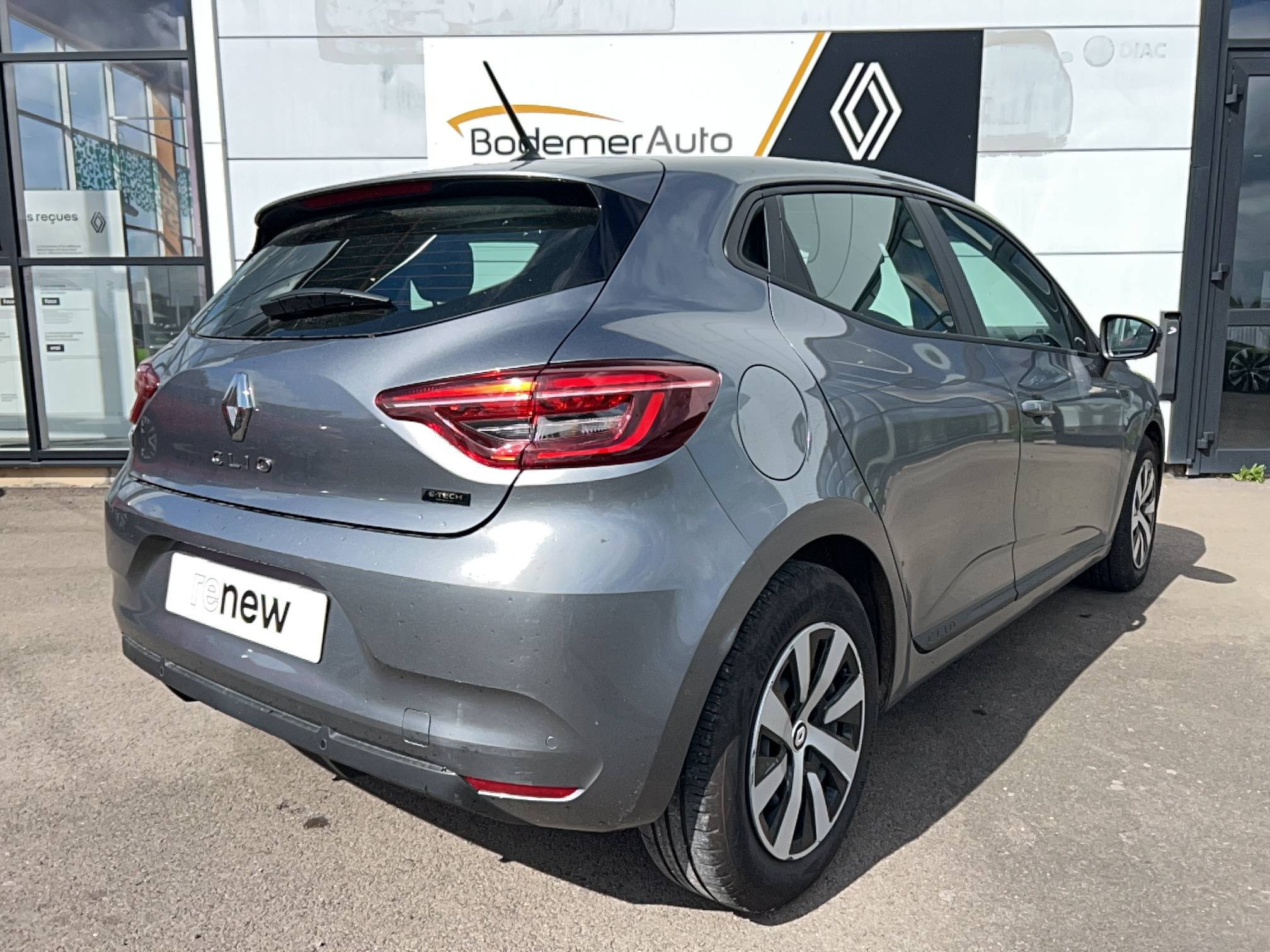 Renault Clio 5 Clio E-Tech full hybrid 145 occasion de 2023 en vente à Flers