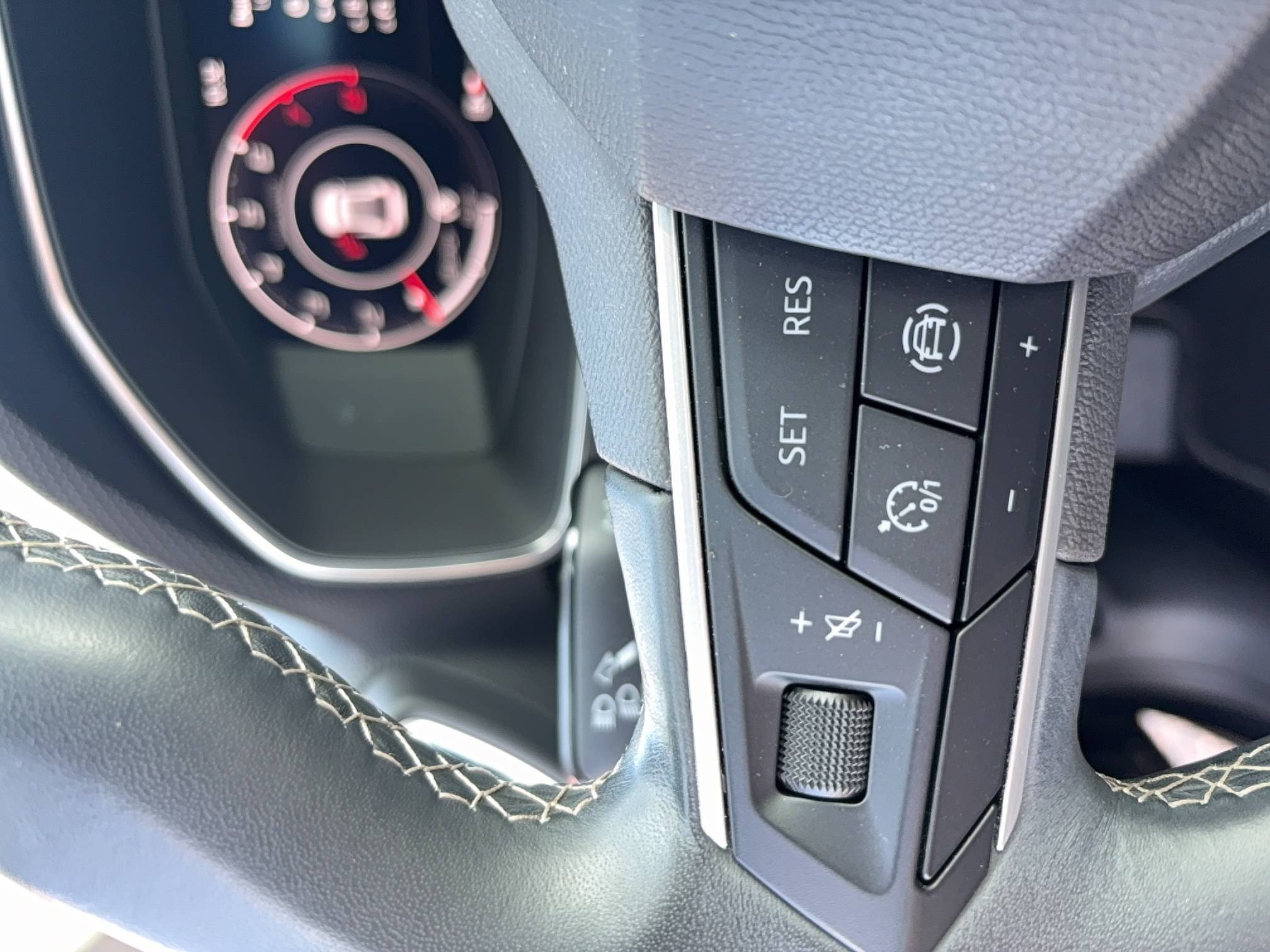 Vente en ligne Seat Leon Sportstourer  1.0 TSI 110 BVM6 au prix de 15 990 €