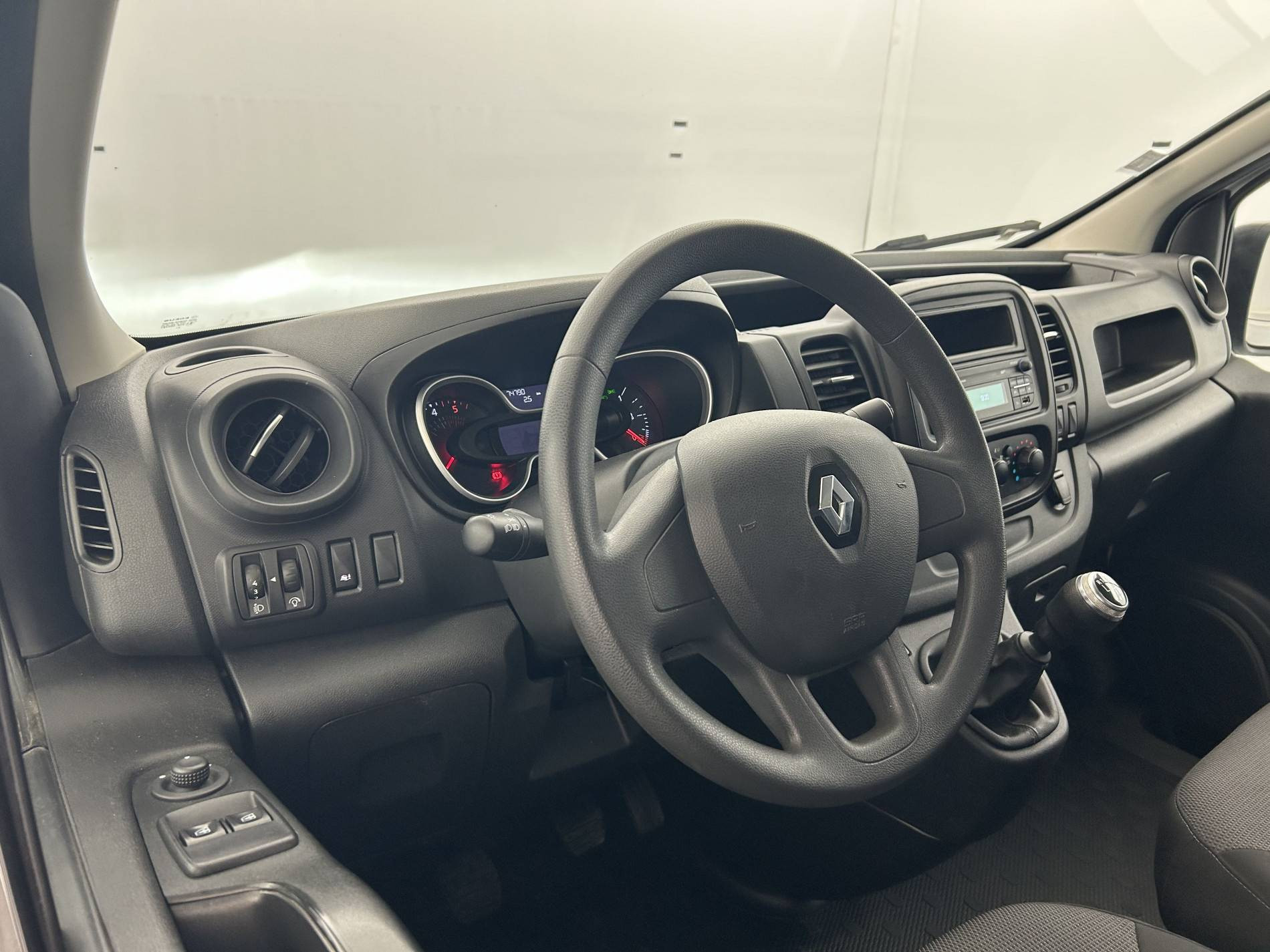 Vente en ligne Renault Trafic 3 Fourgon TRAFIC FGN L1H1 1000 KG DCI 120 au prix de 19 490 €