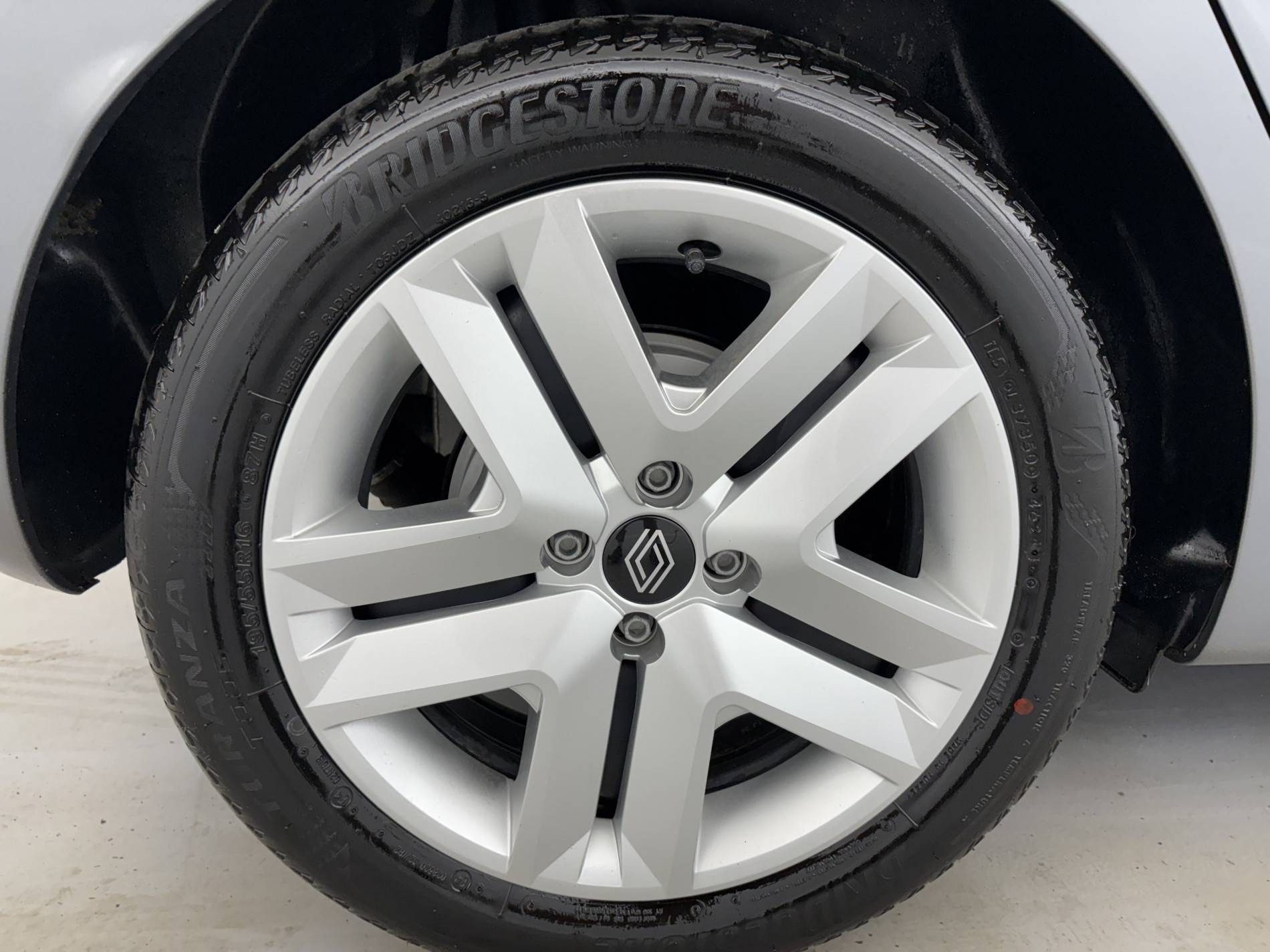 Vente en ligne Renault Clio 5 Clio E-Tech full hybrid 145 ch GSR2 au prix de 18 890 €