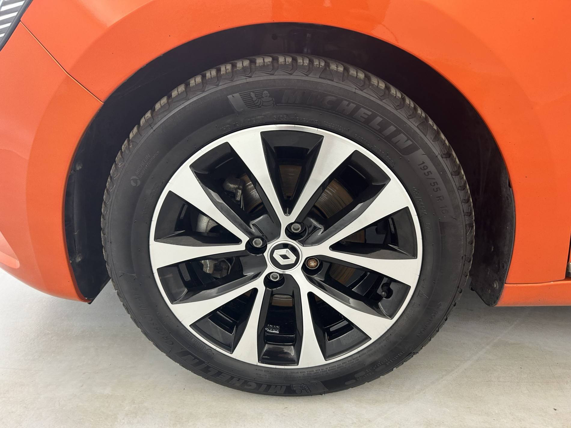 Vente en ligne Renault Clio 5 Clio E-Tech 140 - 21N au prix de 16 390 €