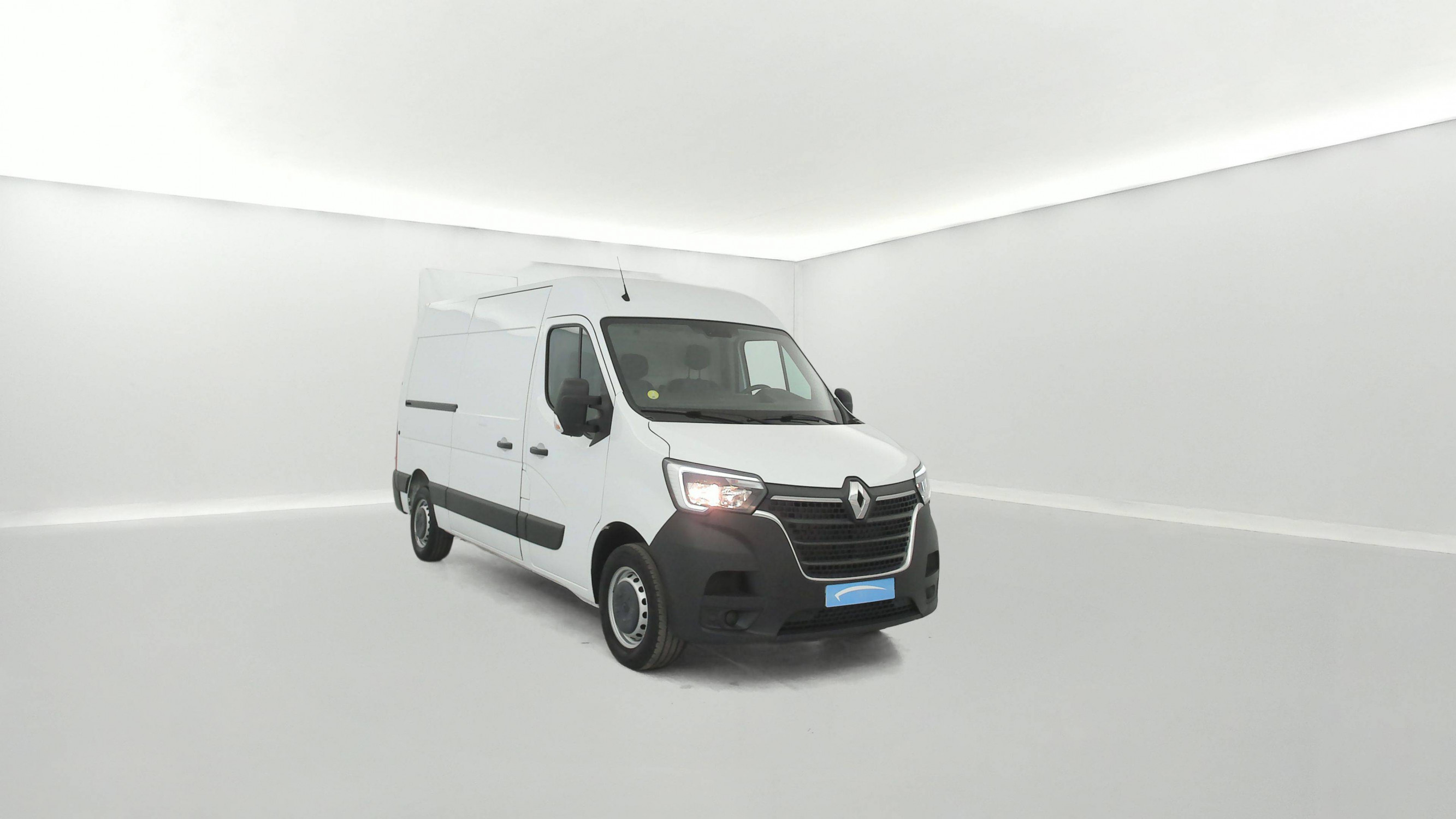 Vente en ligne Renault Master Fourgon MASTER FGN TRAC F3500 L2H2 BLUE DCI 135 au prix de 25 490 €