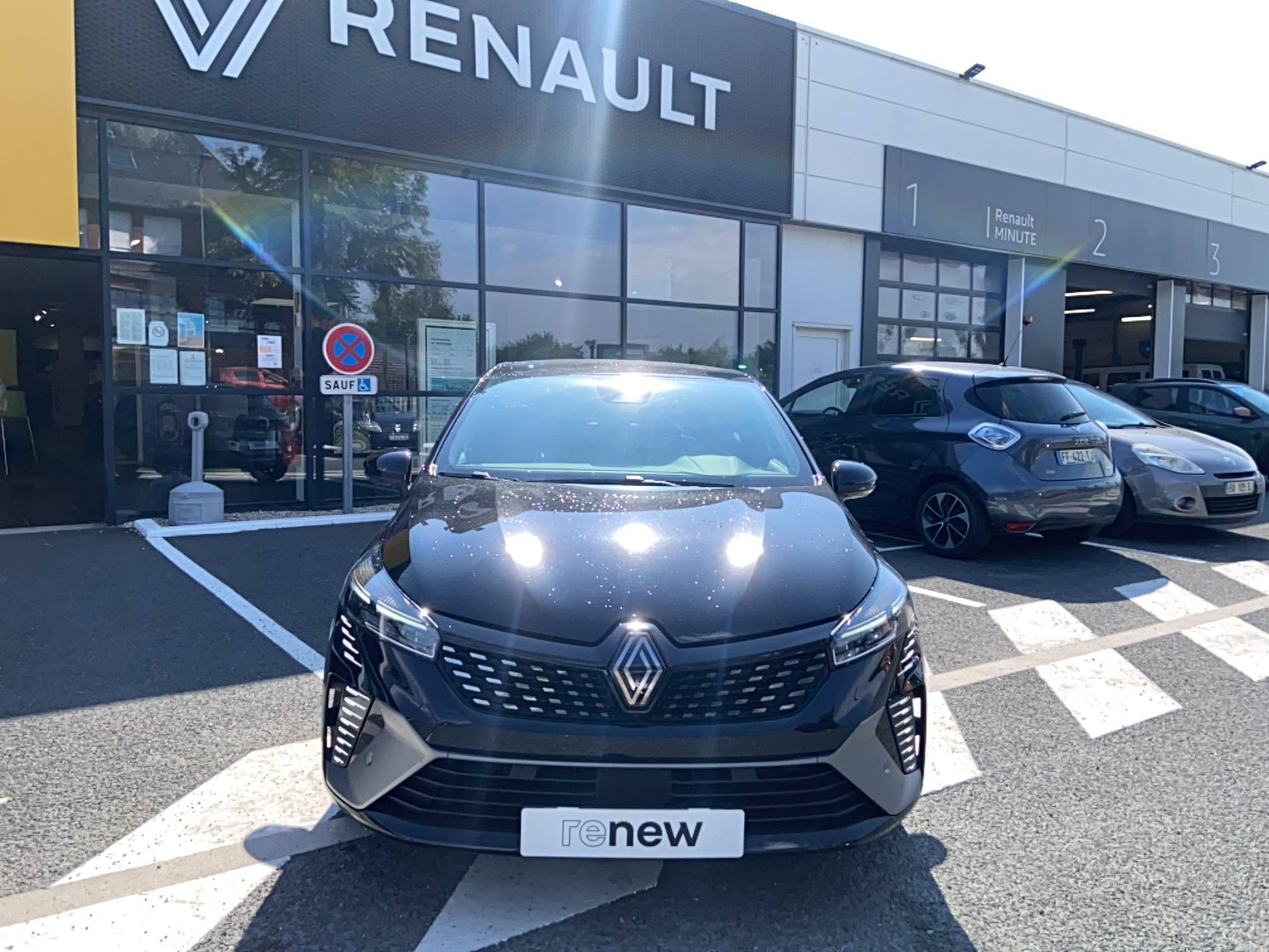 Vente en ligne Renault Clio 5 Clio E-Tech full hybrid 145 au prix de 20 990 €
