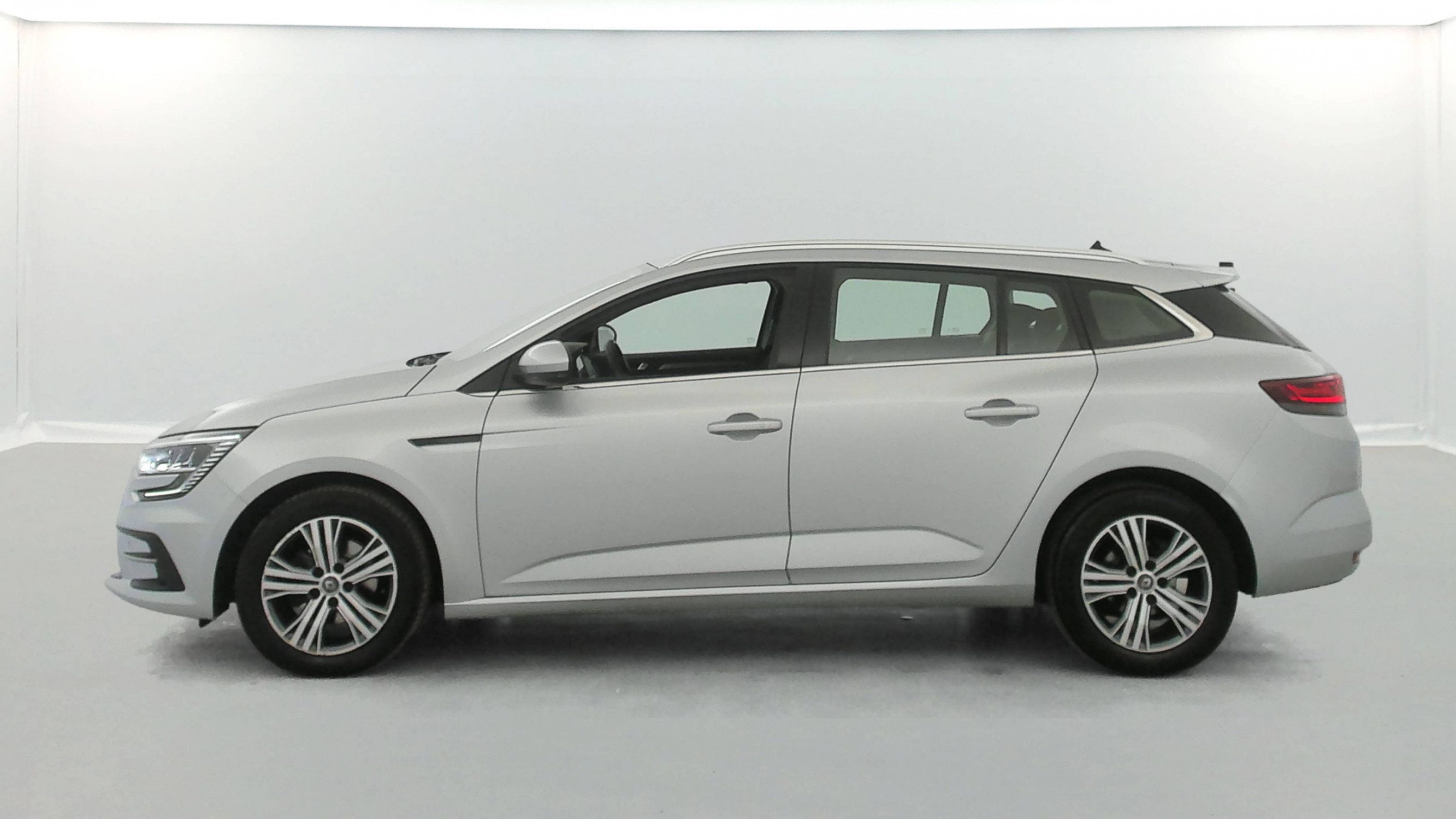 Vente en ligne Renault Megane 4 Estate  Blue dCi 115 EDC au prix de 17 990 €