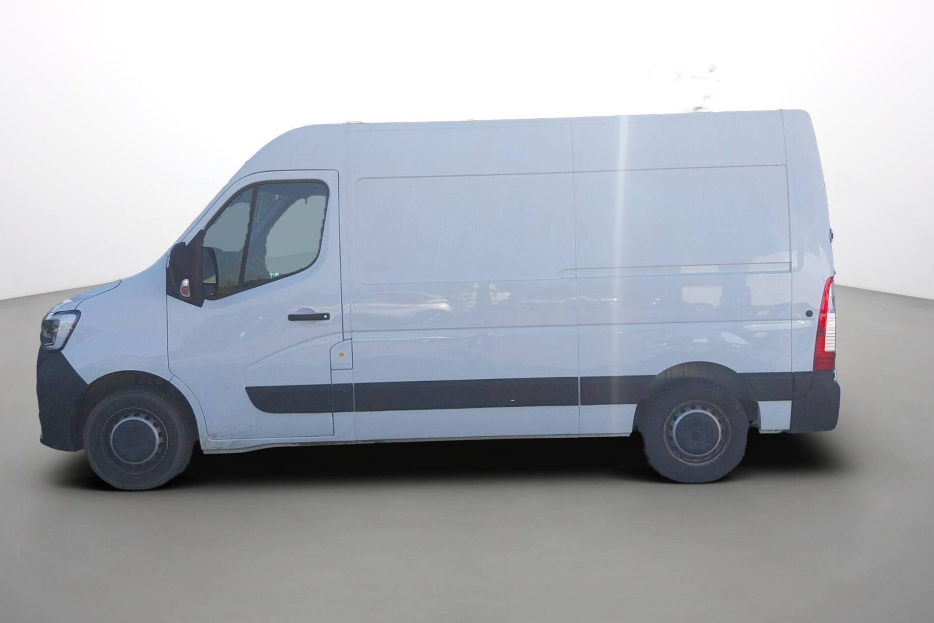 Vente en ligne Renault Master Fourgon MASTER FGN TRAC F3500 L2H2 BLUE DCI 135 au prix de 23 990 €