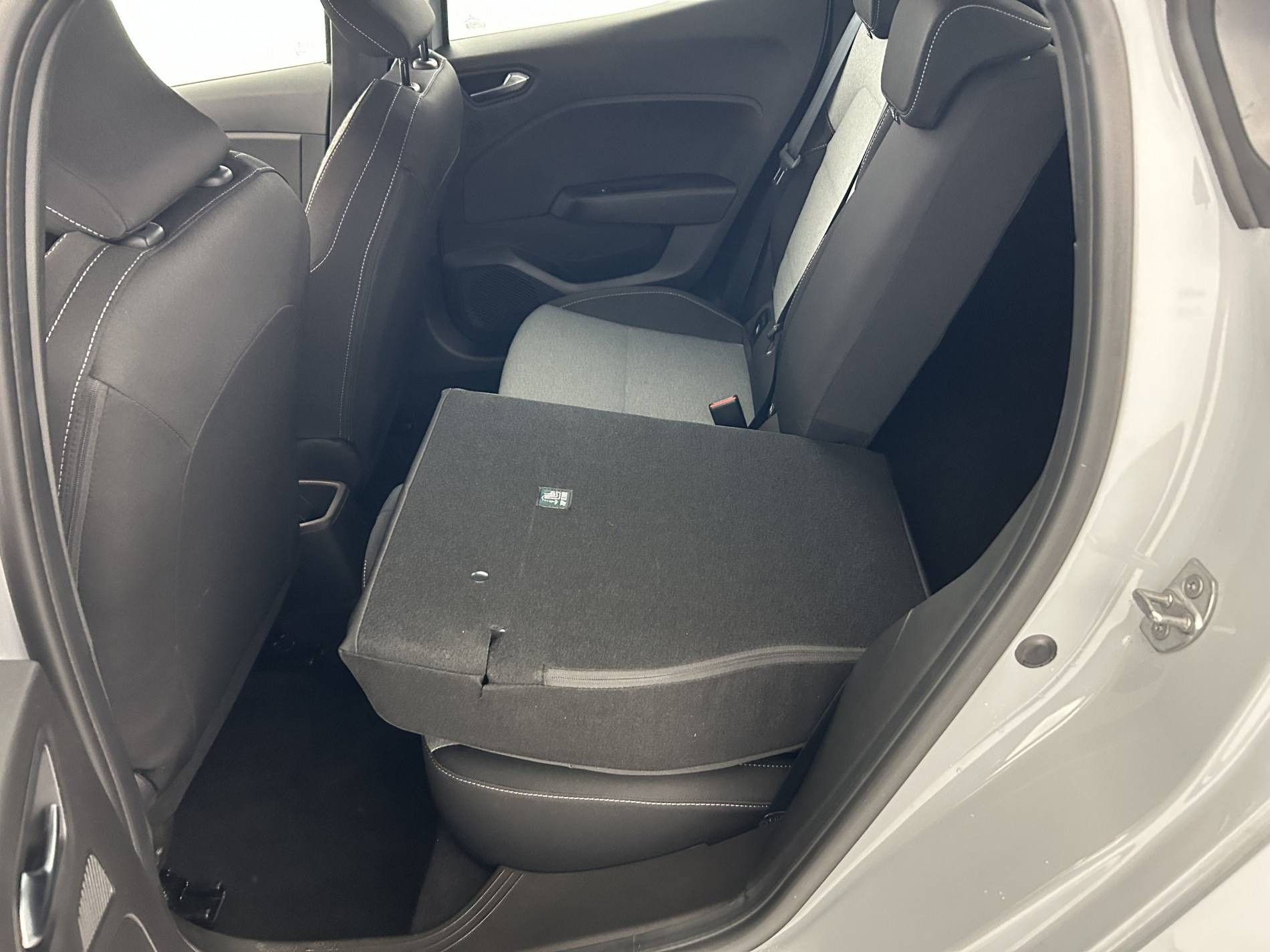 Vente en ligne Renault Clio 5 Clio Blue dCi 100 ch GSR2 au prix de 17 990 €