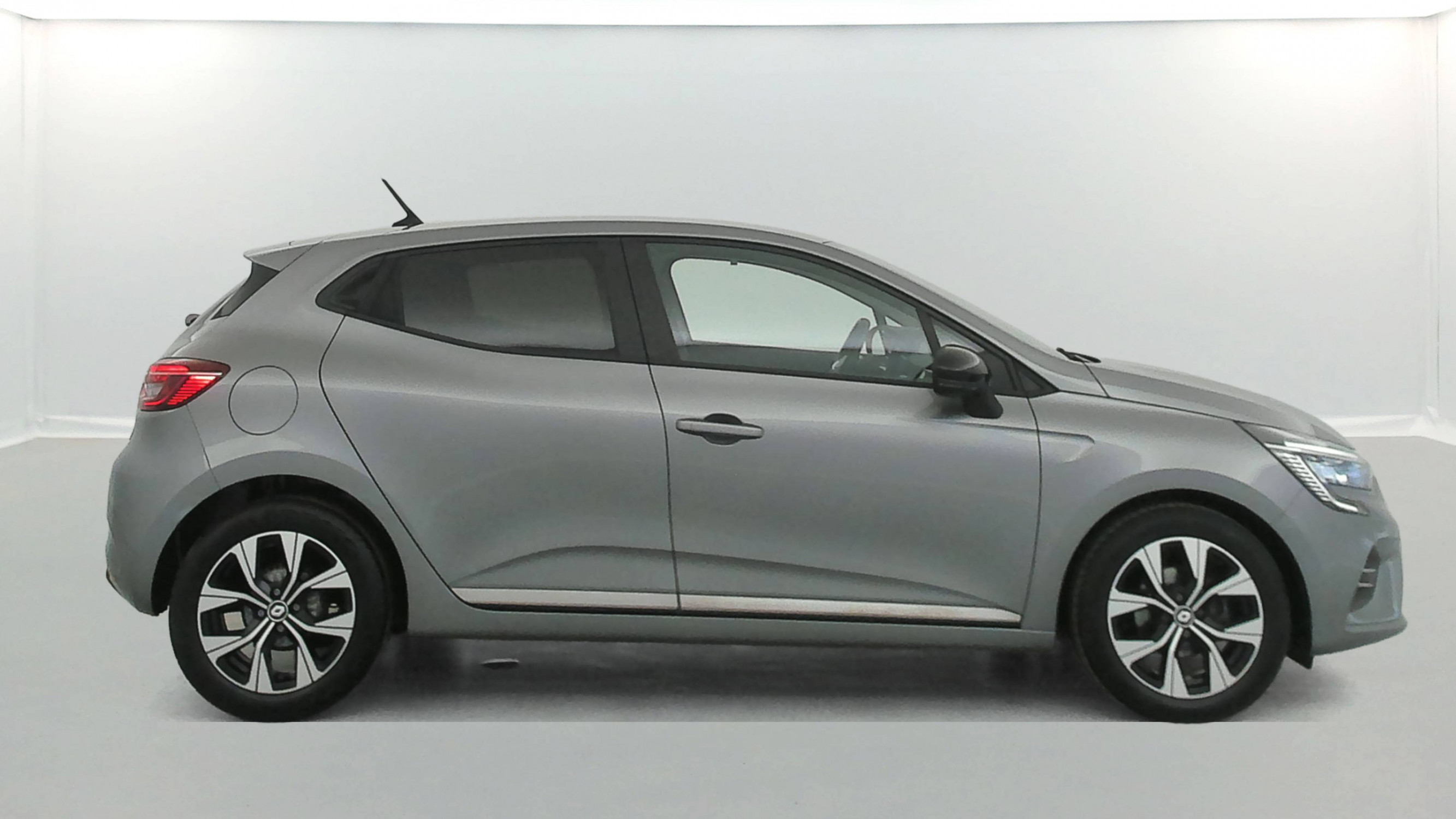 Vente en ligne Renault Clio 5 Clio TCe 90 au prix de 13 790 €