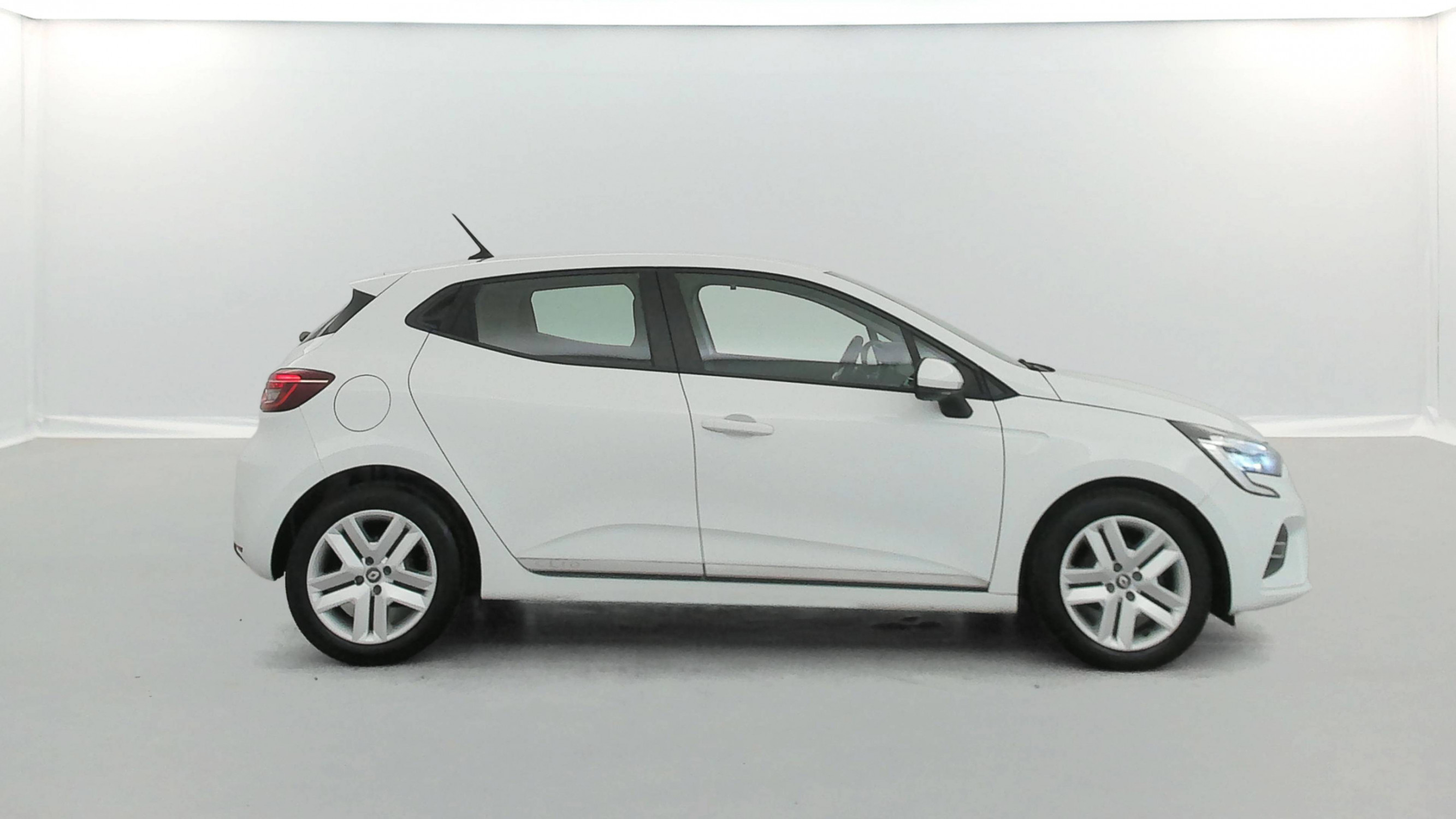 Vente en ligne Renault Clio 5 Clio TCe 90 - 21 au prix de 13 990 €