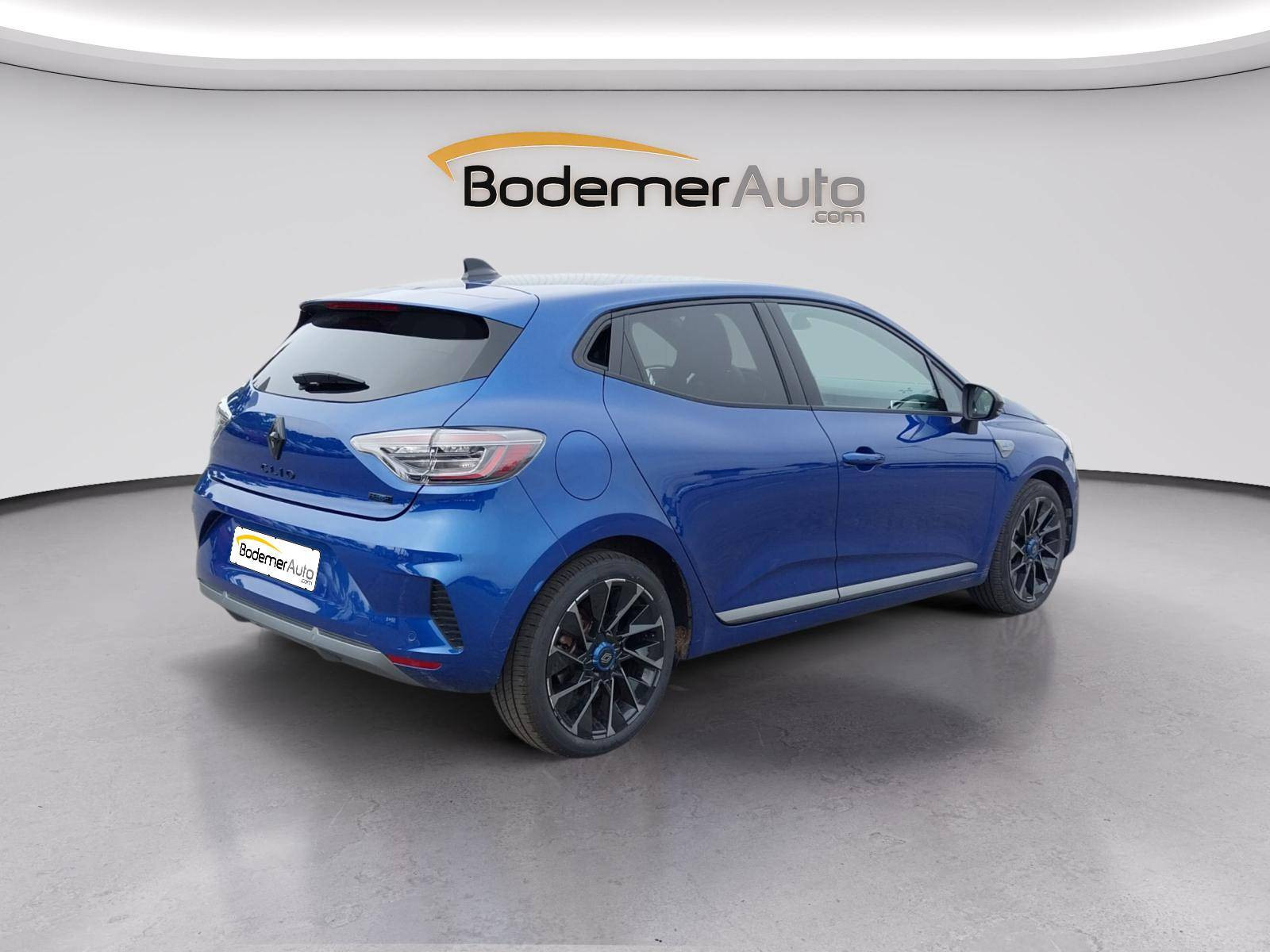 Vente en ligne Renault Clio 5 Clio E-Tech full hybrid 145 au prix de 21 500 €