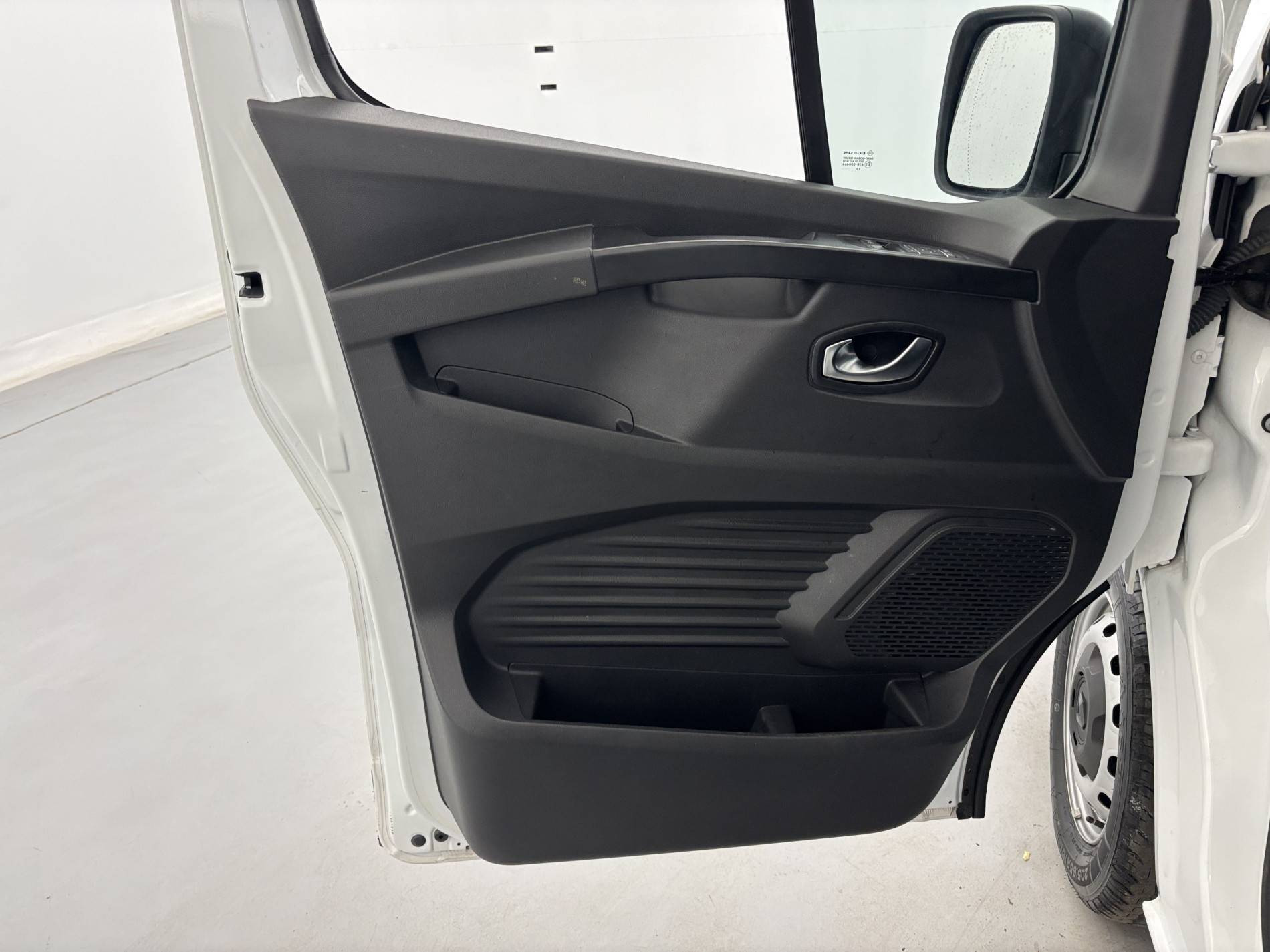 Vente en ligne Renault Trafic 3 Fourgon TRAFIC FGN L2H1 3000 KG BLUE DCI 130 au prix de 22 490 €