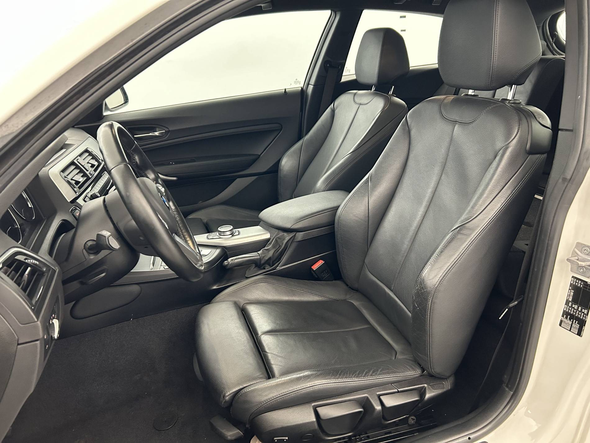 Vente en ligne Bmw Série 1 116d 116 ch BVA8 au prix de 18 990 €