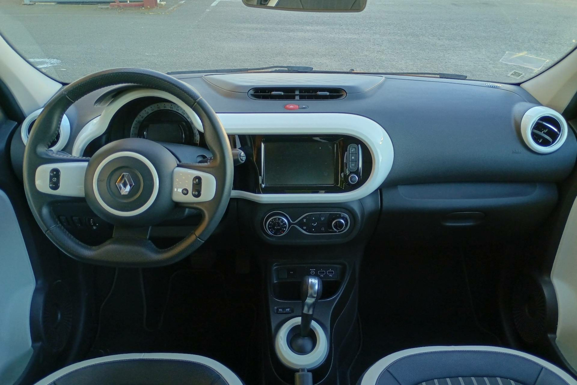 Vente en ligne Renault Twingo Electrique Twingo III E-Tech au prix de 13 890 €