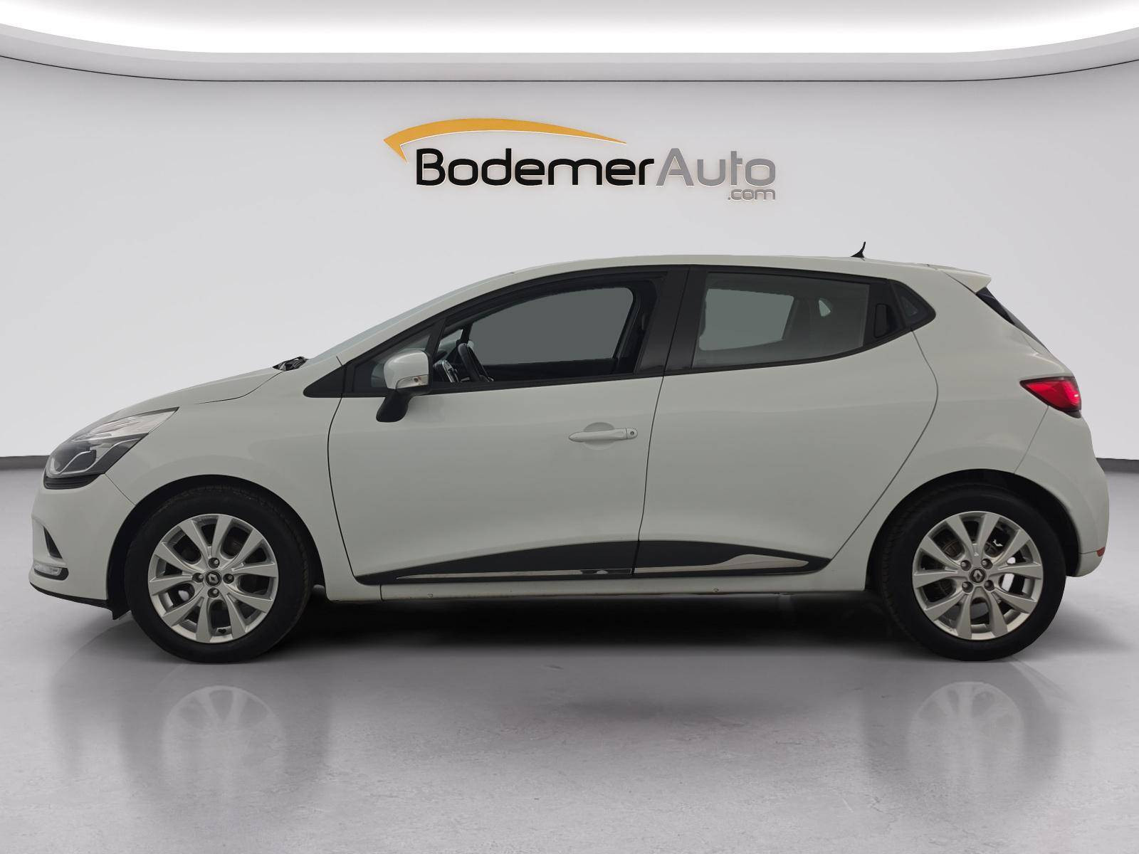 Vente en ligne Renault Clio 4 Clio dCi 90 E6C EDC au prix de 11 590 €