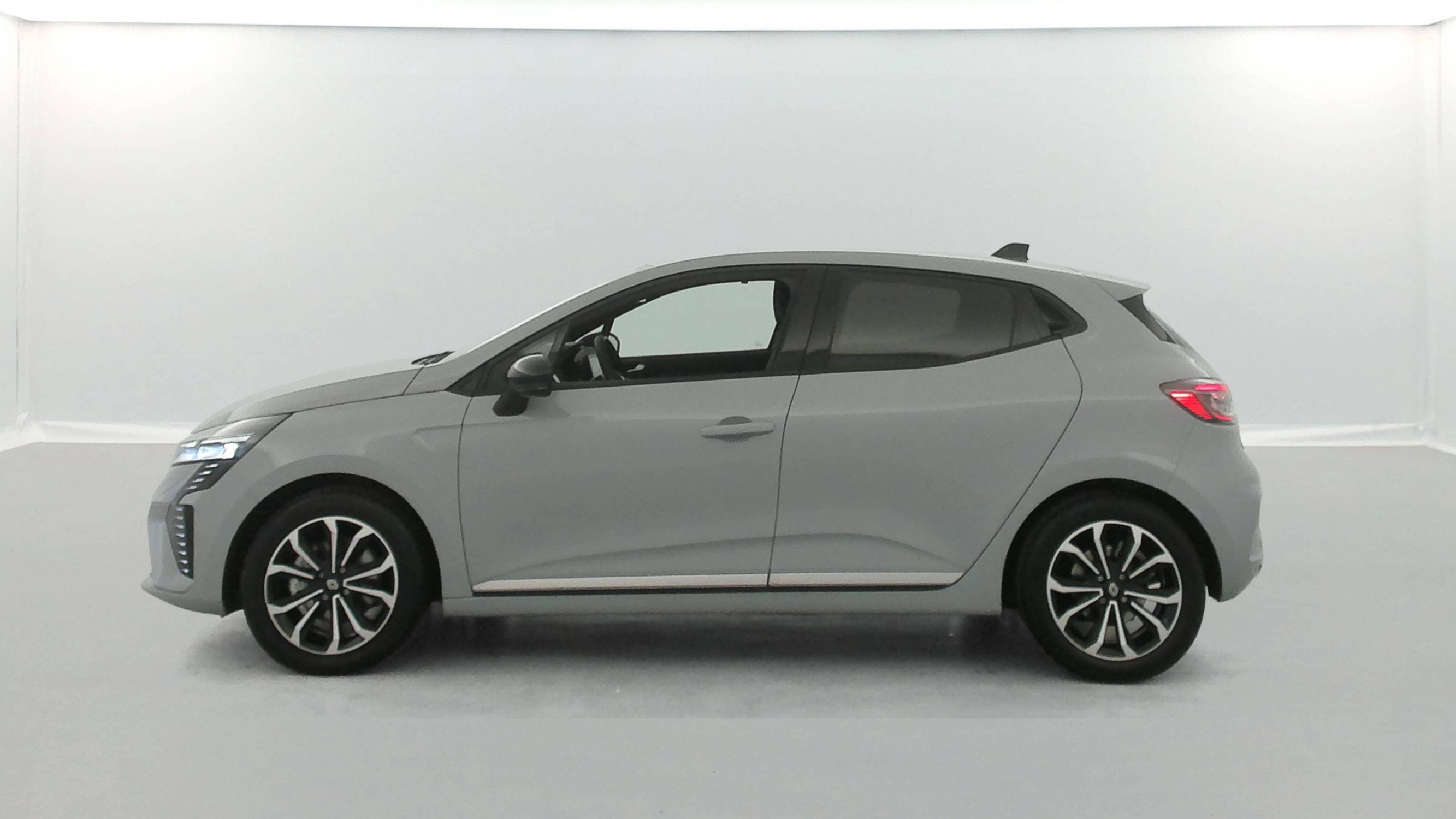 Vente en ligne Renault Clio 5 Clio E-Tech full hybrid 145 au prix de 18 700 €