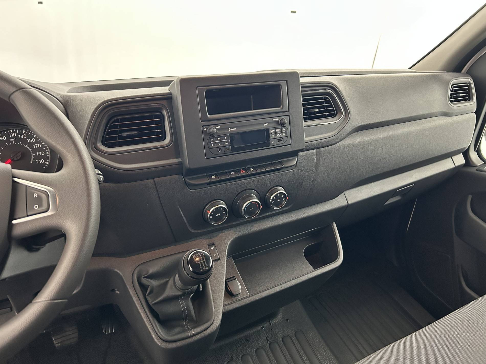 Vente en ligne Renault Master Fourgon MASTER FGN TRAC F3500 L2H2 BLUE DCI 135 au prix de 27 990 €