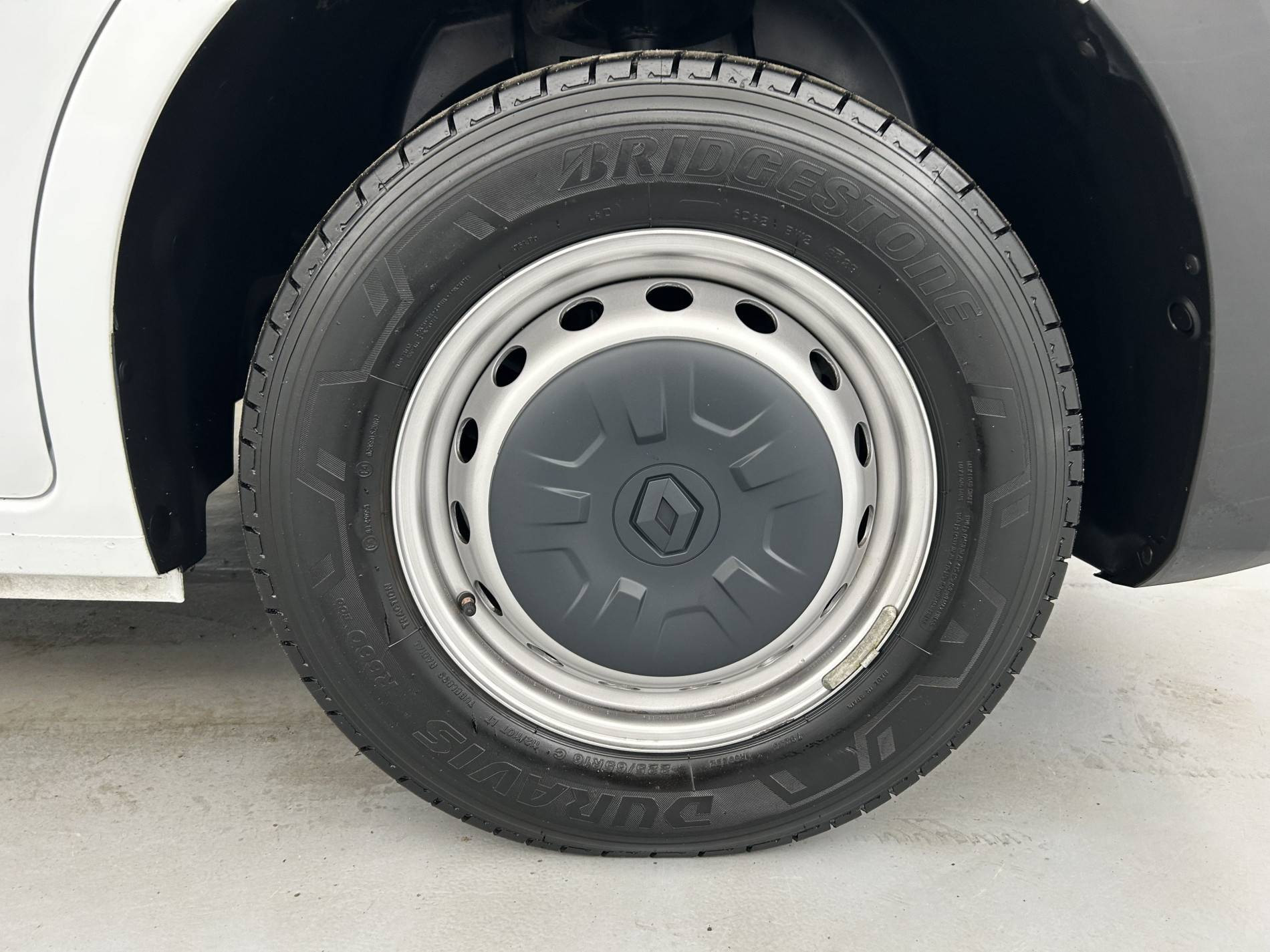 Vente en ligne Renault Master Fourgon MASTER FGN TRAC F3500 L2H2 BLUE DCI 135 au prix de 26 280 €