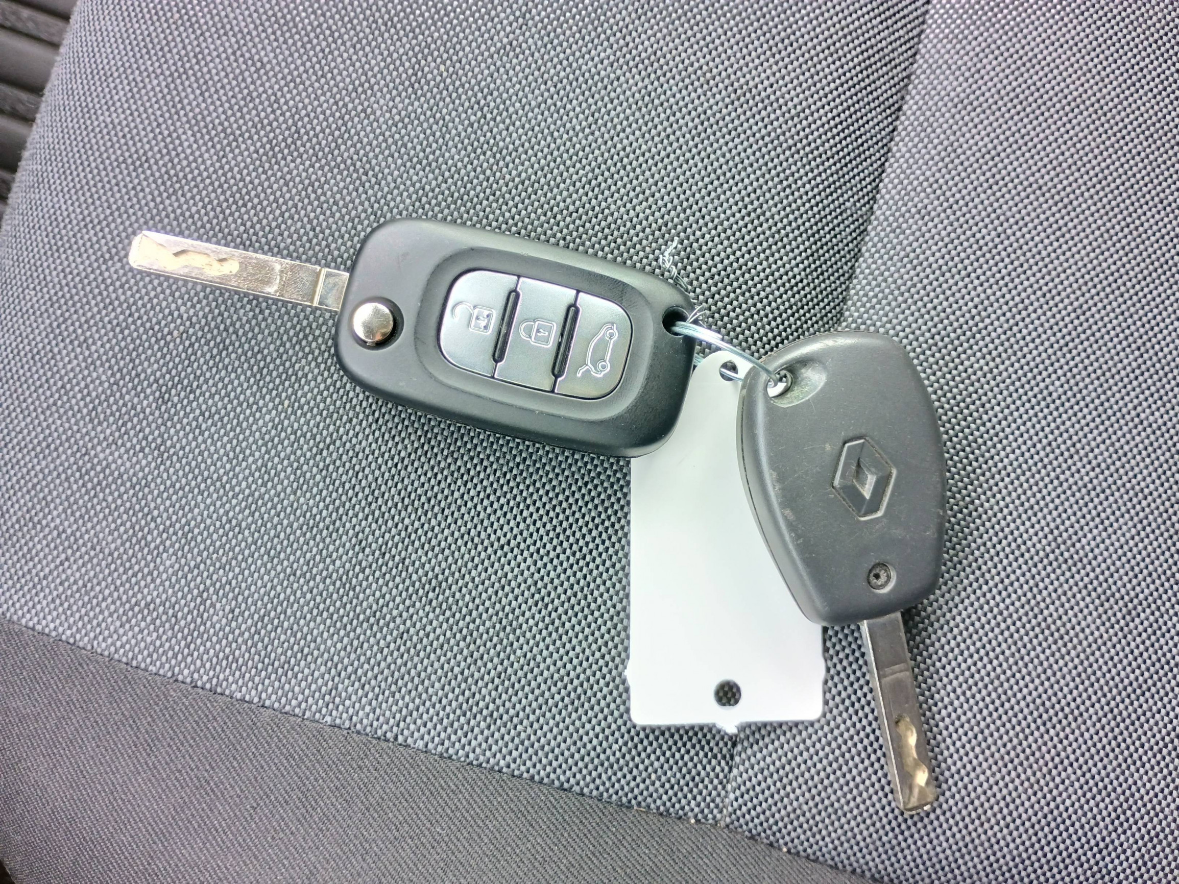 Vente en ligne Renault Master Fourgon MASTER FGN TRAC F3500 L2H2 BLUE DCI 135 au prix de 25 990 €