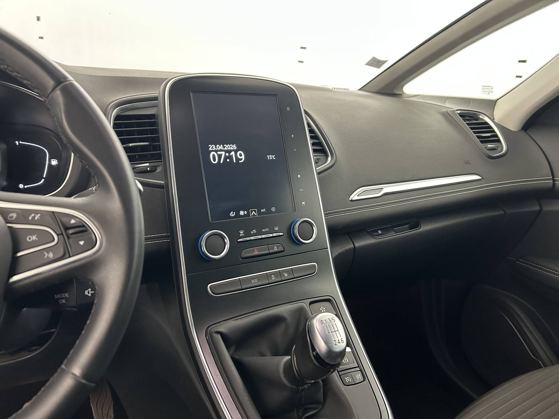 Vente en ligne Renault Scenic 4 Scenic Blue dCi 120 au prix de 16 390 €
