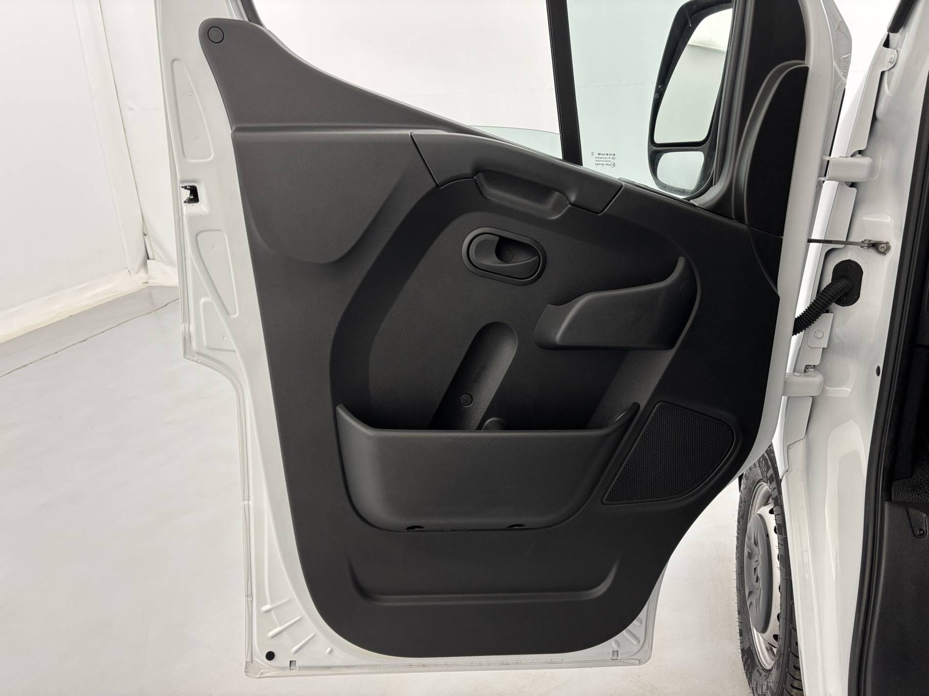 Vente en ligne Renault Master Fourgon MASTER FGN TRAC F3500 L3H3 BLUE DCI 135 au prix de 24 990 €