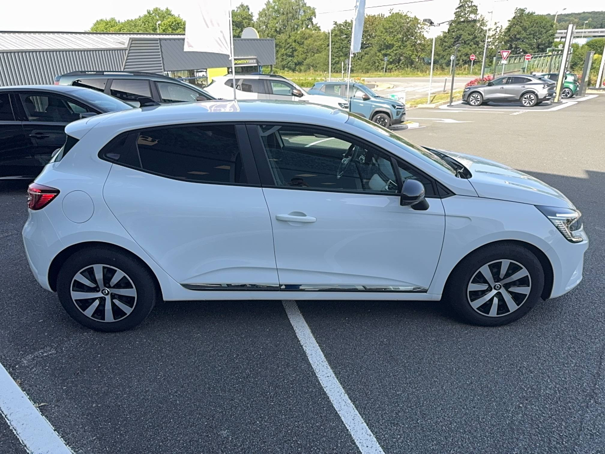 Vente en ligne Renault Clio 5 Clio TCe 90 au prix de 13 990 €