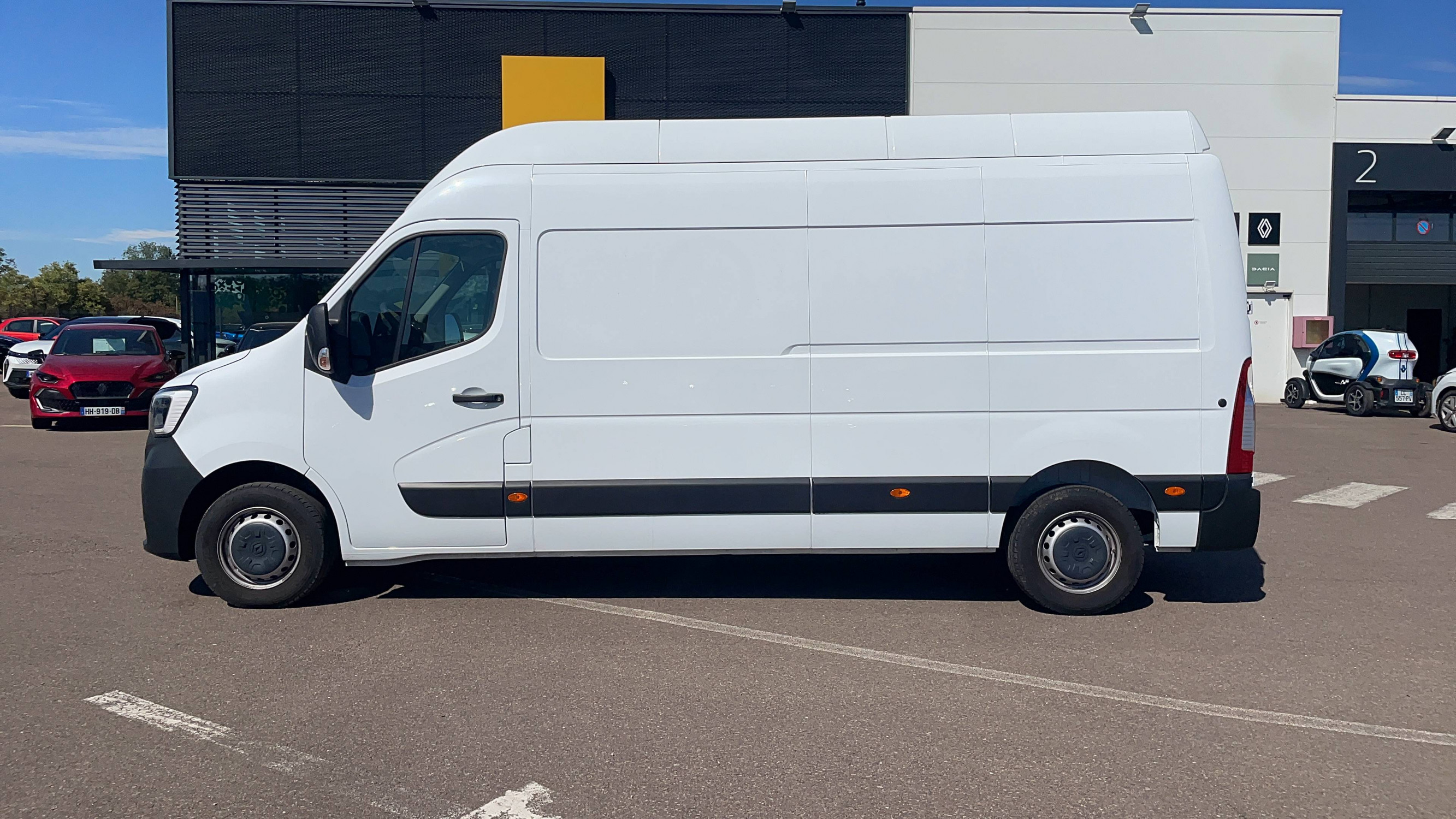 Vente en ligne Renault Master Fourgon MASTER FGN TRAC F3500 L3H3 BLUE DCI 135 au prix de 25 700 €