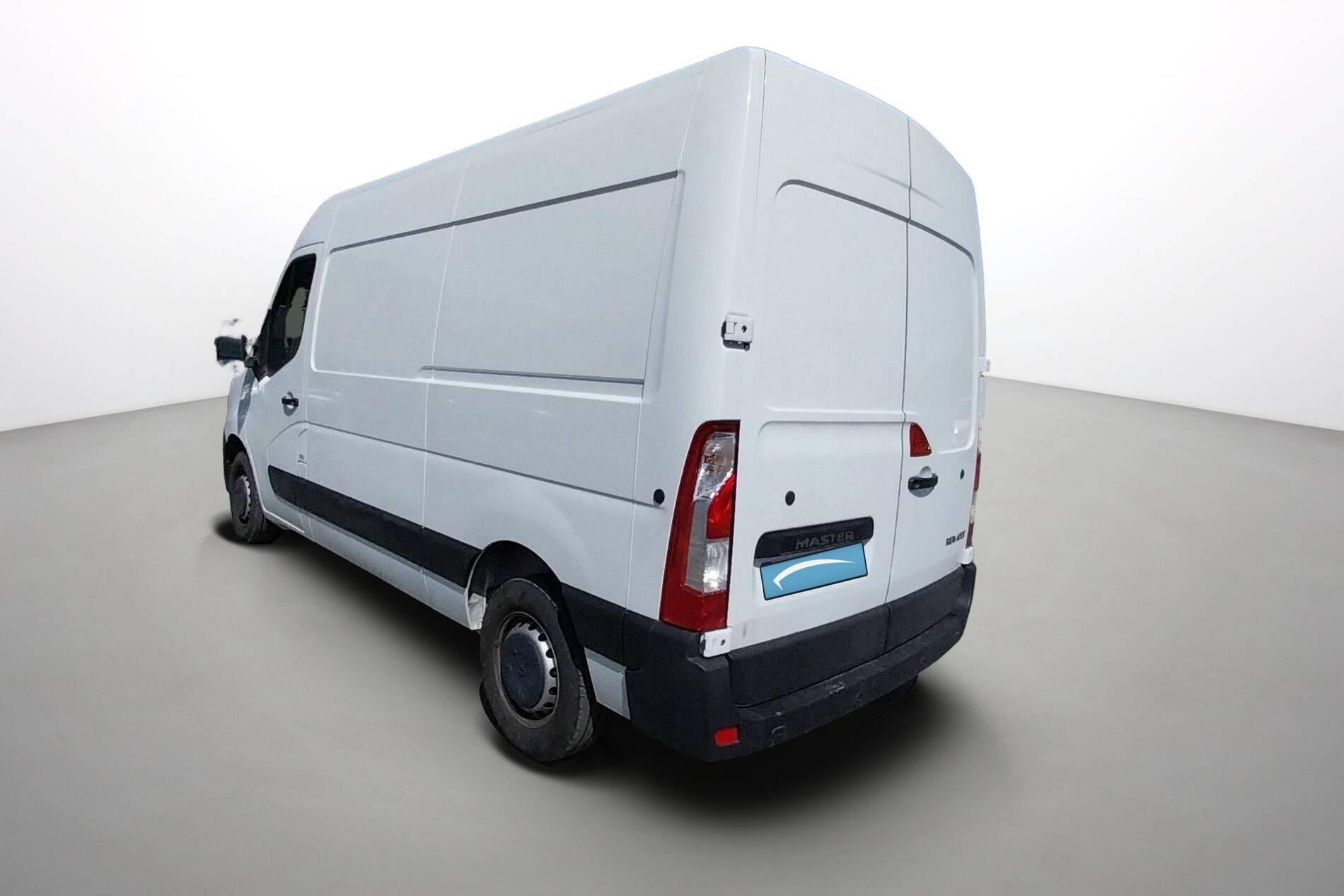 Vente en ligne Renault Master Fourgon MASTER FGN TRAC F3500 L2H2 BLUE DCI 135 au prix de 26 990 €