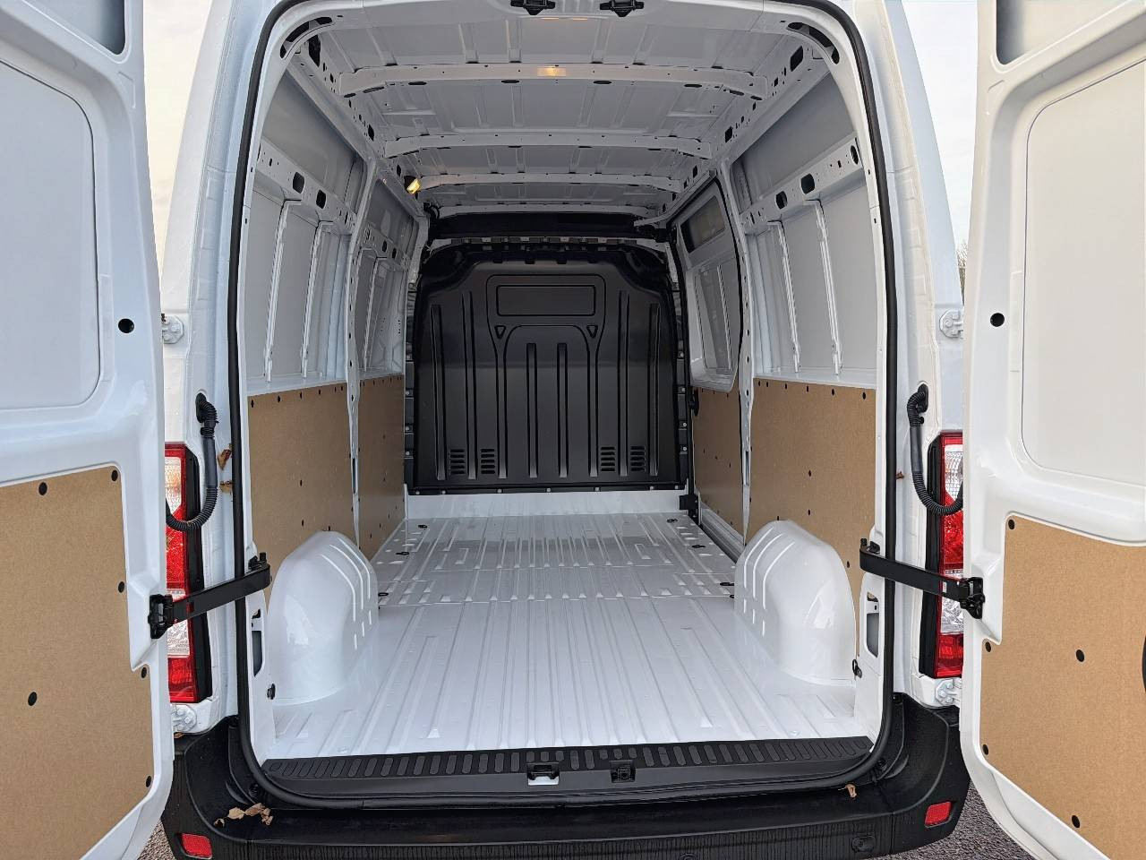 Vente en ligne Renault Master E-Tech MASTER ELECTRIQUE FGN L2H2 F3500 EV52 au prix de 27 990 €