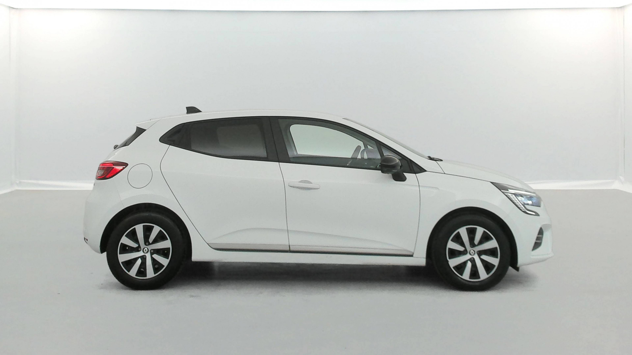 Vente en ligne Renault Clio 5 Clio E-Tech full hybrid 145 au prix de 15 490 €