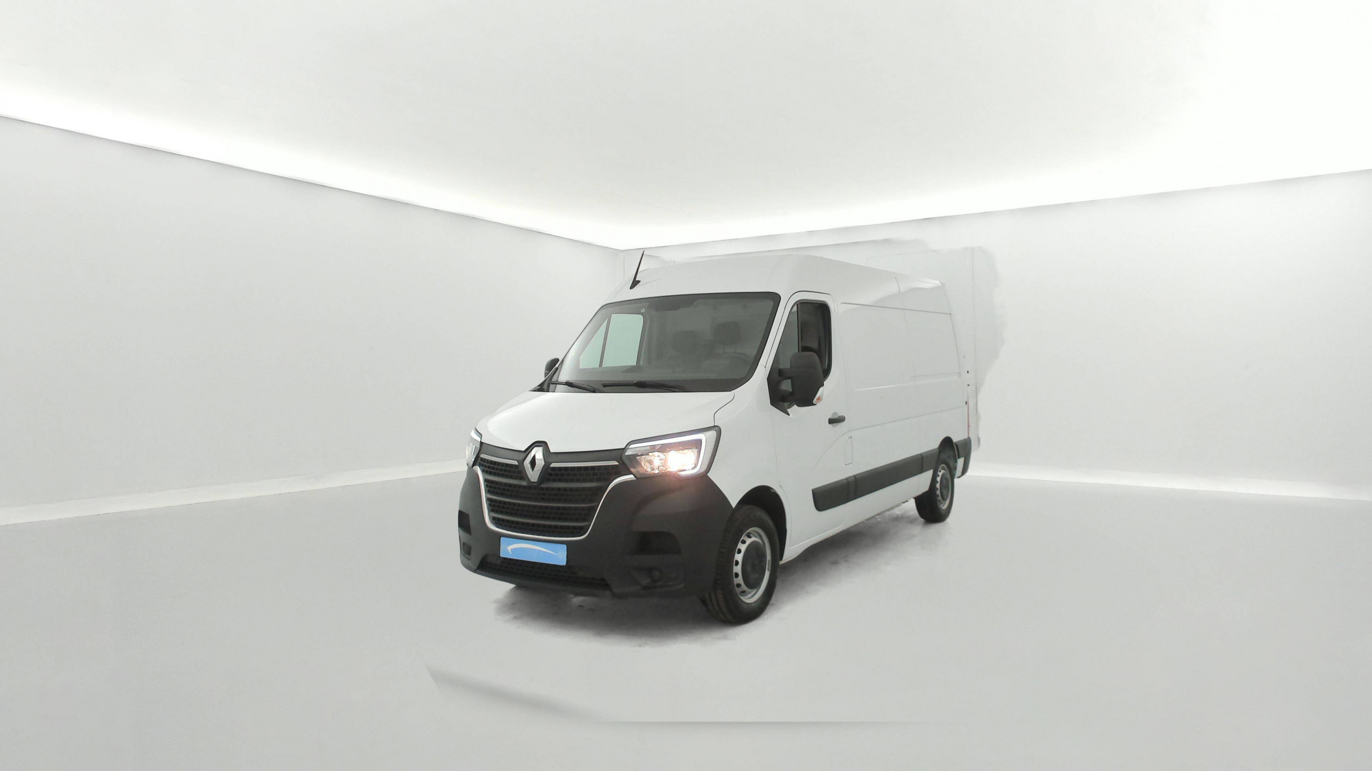 Vente en ligne Renault Master Fourgon MASTER FGN TRAC F3500 L2H2 BLUE DCI 135 au prix de 24 990 €
